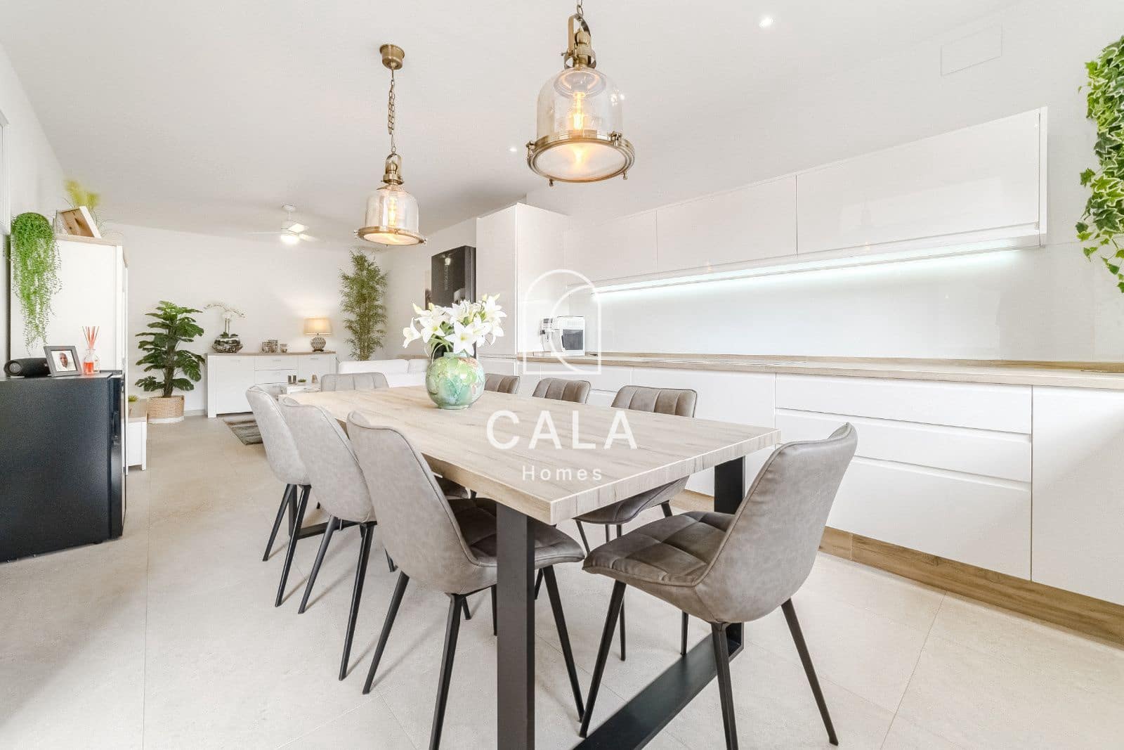 3 sypialnia Mieszkanie na sprzedaż w Los Cristianos z basenem garażem - 630 000 € (Ref: 9231362)