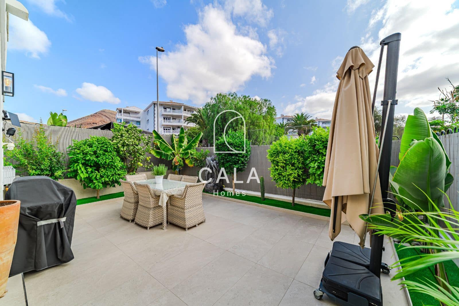 3 sypialnia Mieszkanie na sprzedaż w Los Cristianos z basenem garażem - 630 000 € (Ref: 9231362)