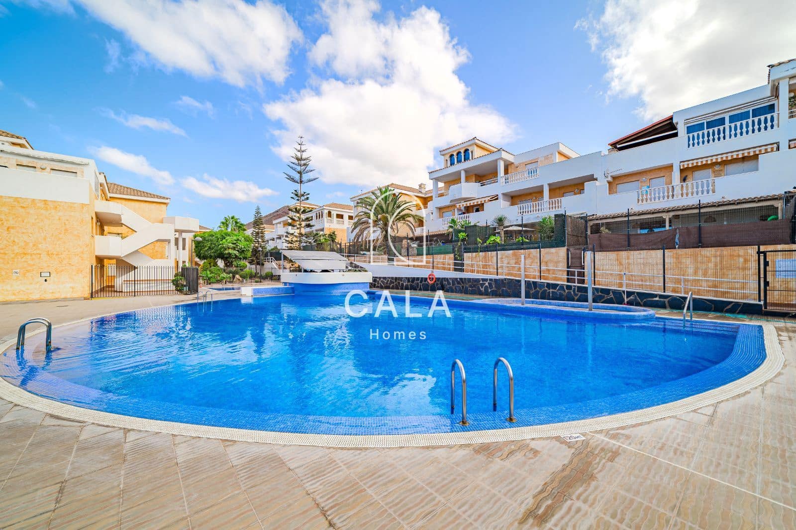 3 sypialnia Mieszkanie na sprzedaż w Los Cristianos z basenem garażem - 630 000 € (Ref: 9231362)