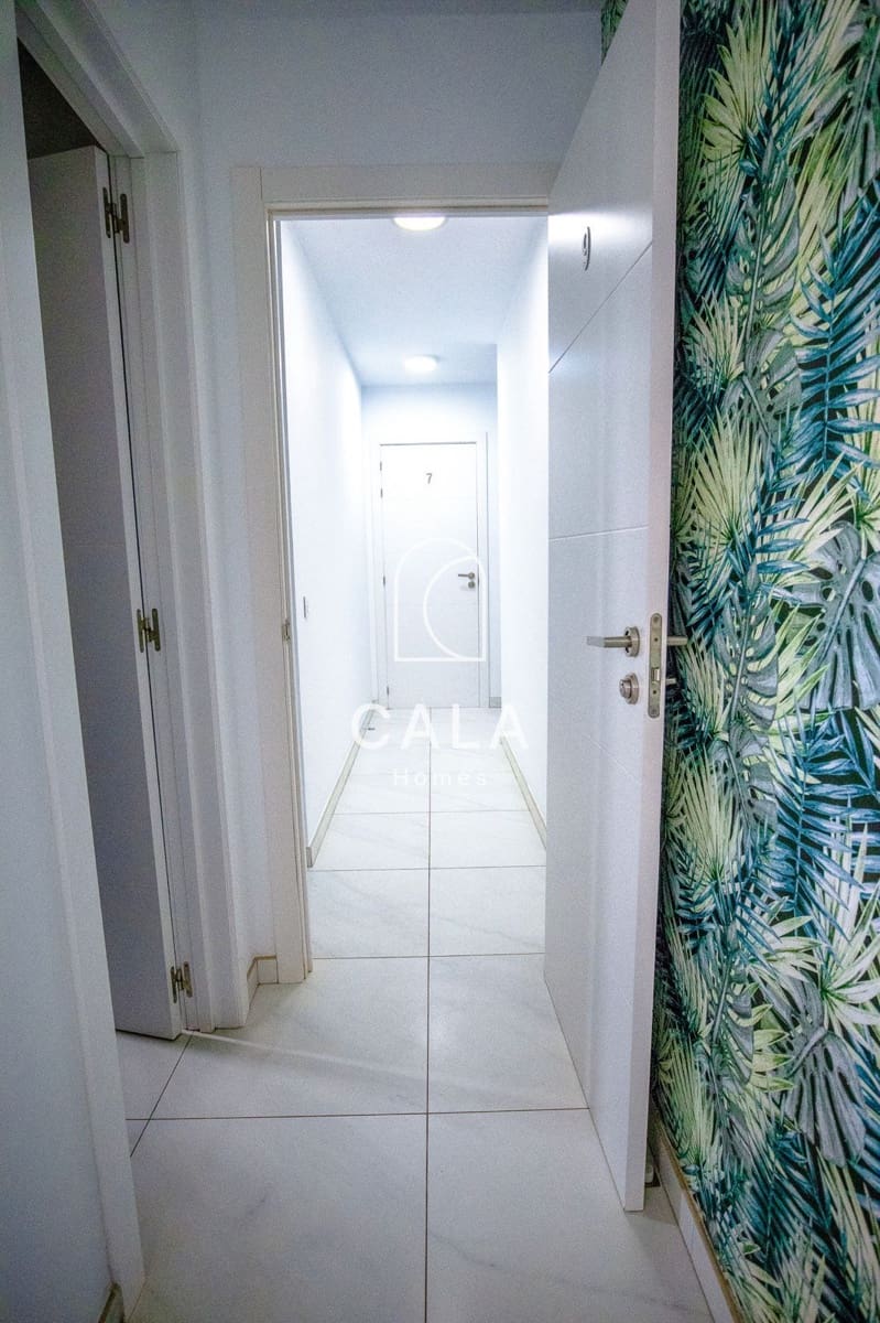 2 bedroom Flat for sale in Playa de las Americas with pool - € 395,000 (Ref: 9269026)