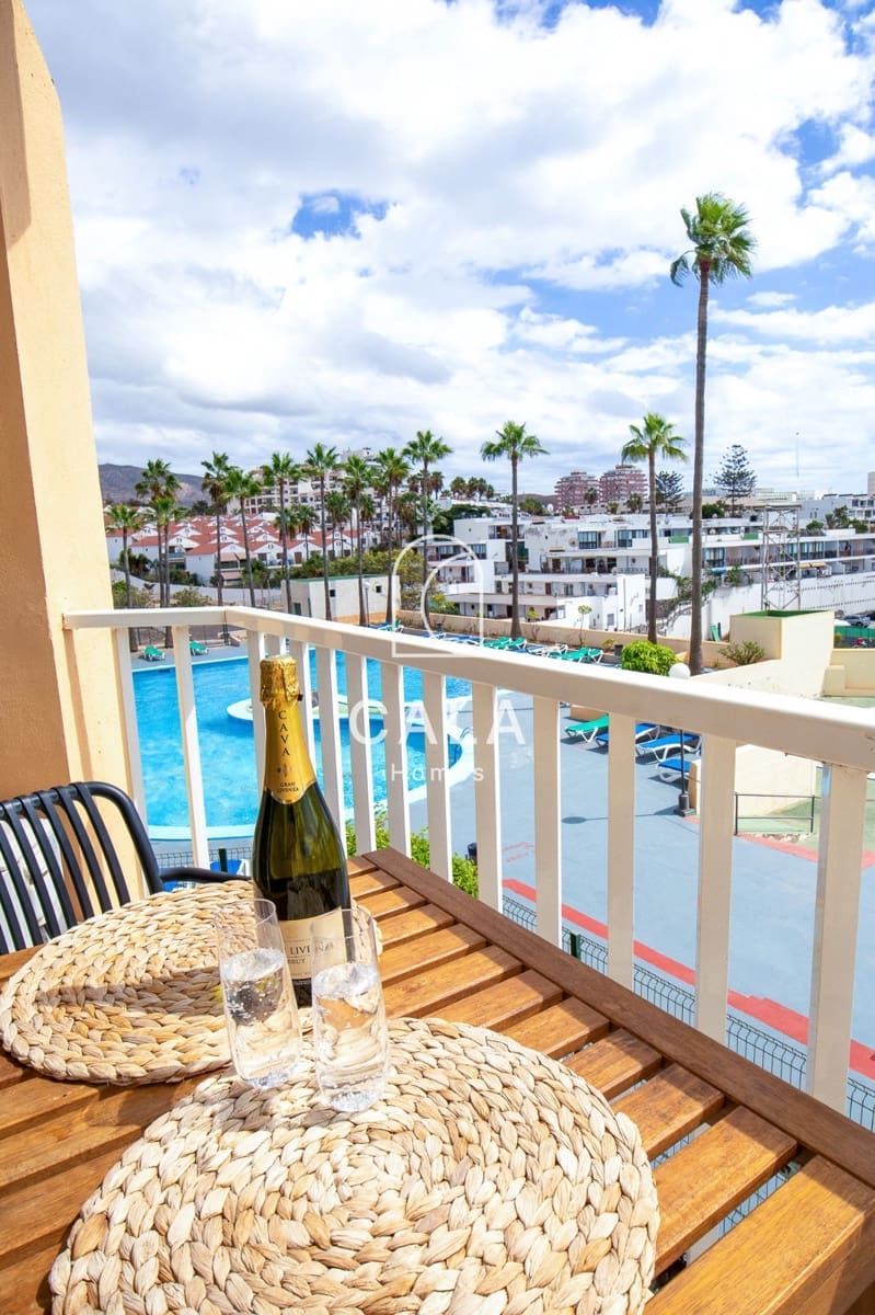 2 bedroom Flat for sale in Playa de las Americas with pool - € 395,000 (Ref: 9269026)