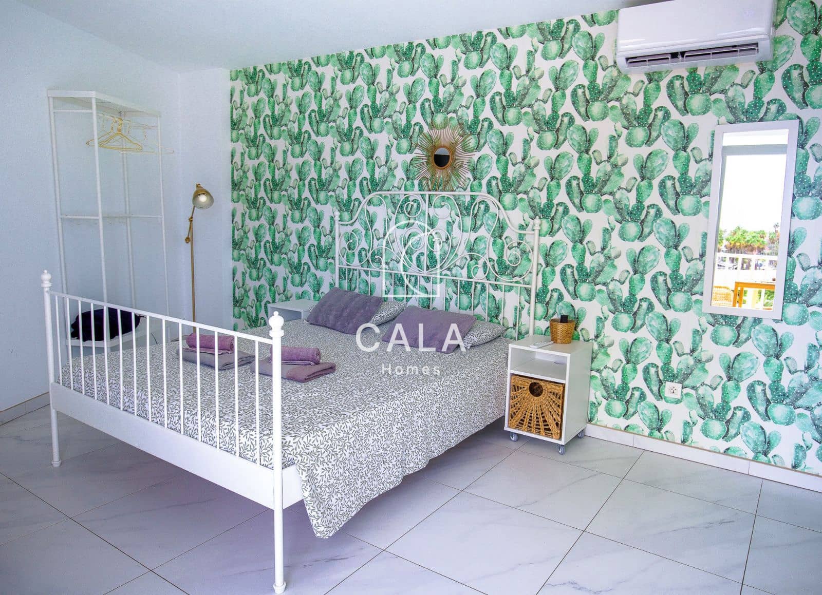 2 bedroom Flat for sale in Playa de las Americas with pool - € 395,000 (Ref: 9269026)