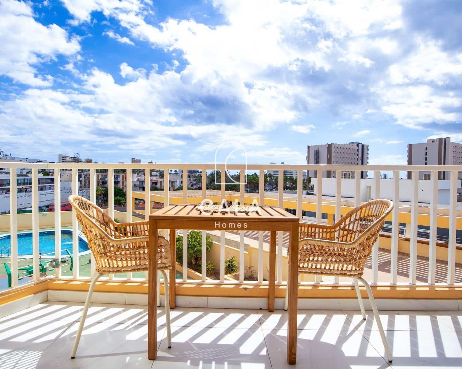 2 bedroom Flat for sale in Playa de las Americas with pool - € 395,000 (Ref: 9269026)