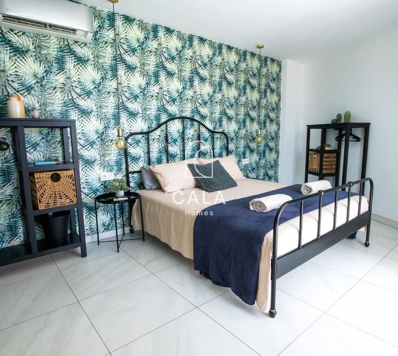 2 bedroom Flat for sale in Playa de las Americas with pool - € 395,000 (Ref: 9269026)