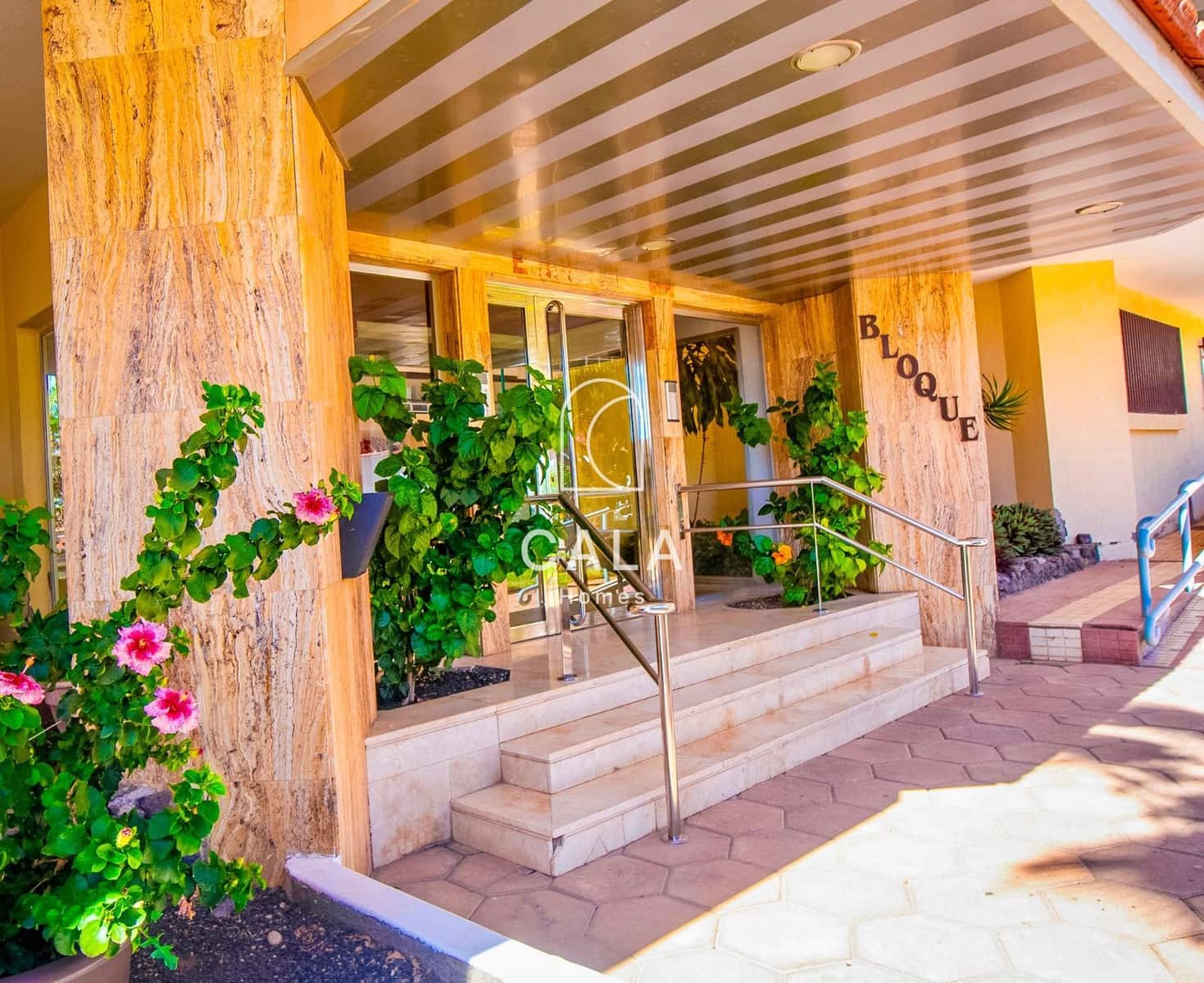 3 chambre Appartement à vendre à Los Cristianos avec piscine garage - 495 000 € (Ref: 9297953)