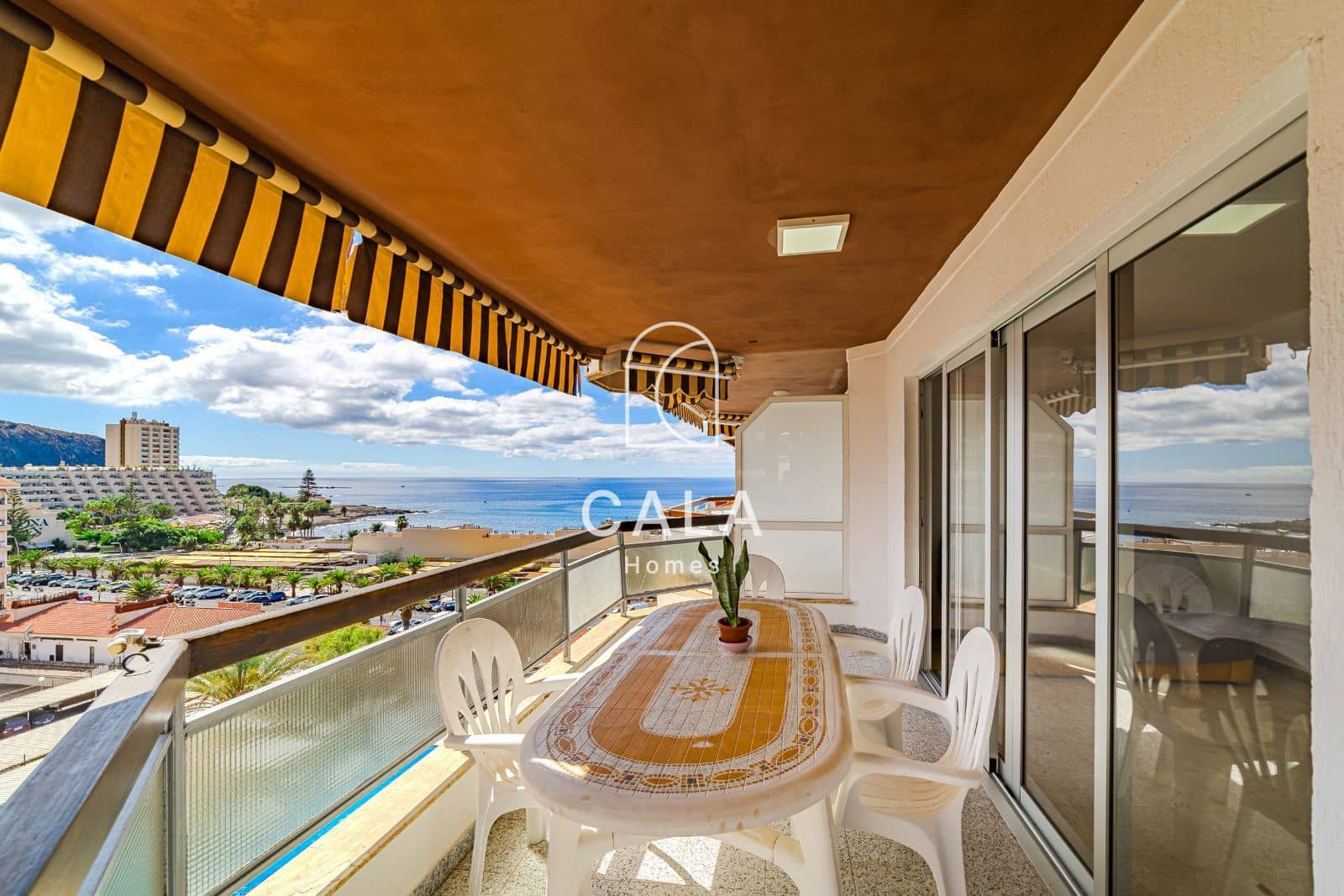 3 chambre Appartement à vendre à Los Cristianos avec piscine garage - 495 000 € (Ref: 9297953)