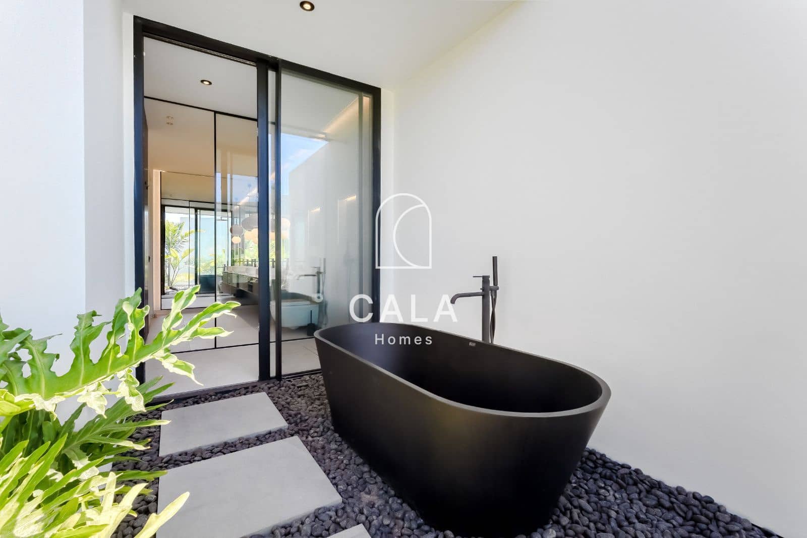 4 bedroom Townhouse for sale in Piedra Hincada with pool garage - € 4,290,000 (Ref: 9298993)