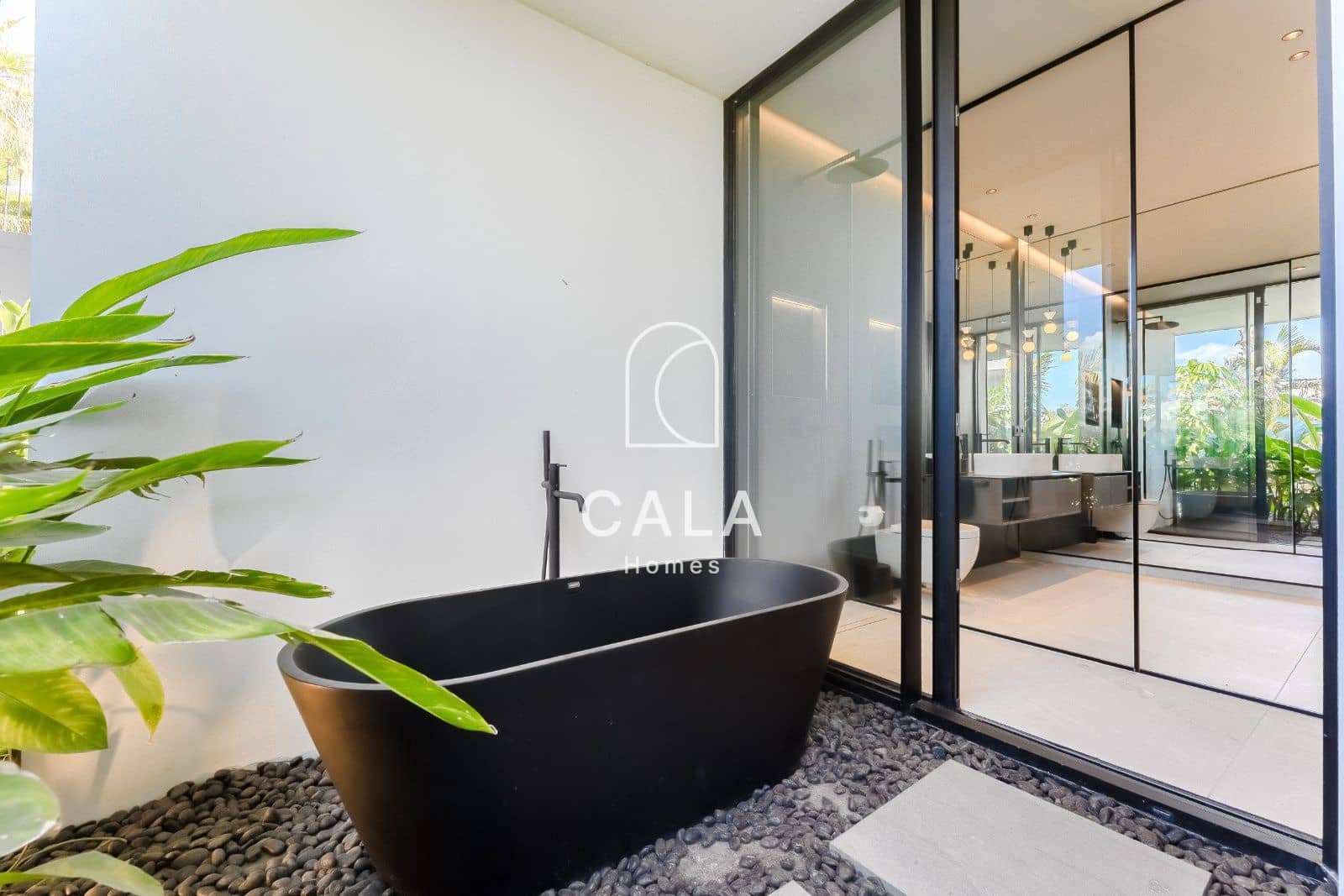 4 bedroom Townhouse for sale in Piedra Hincada with pool garage - € 4,290,000 (Ref: 9298993)