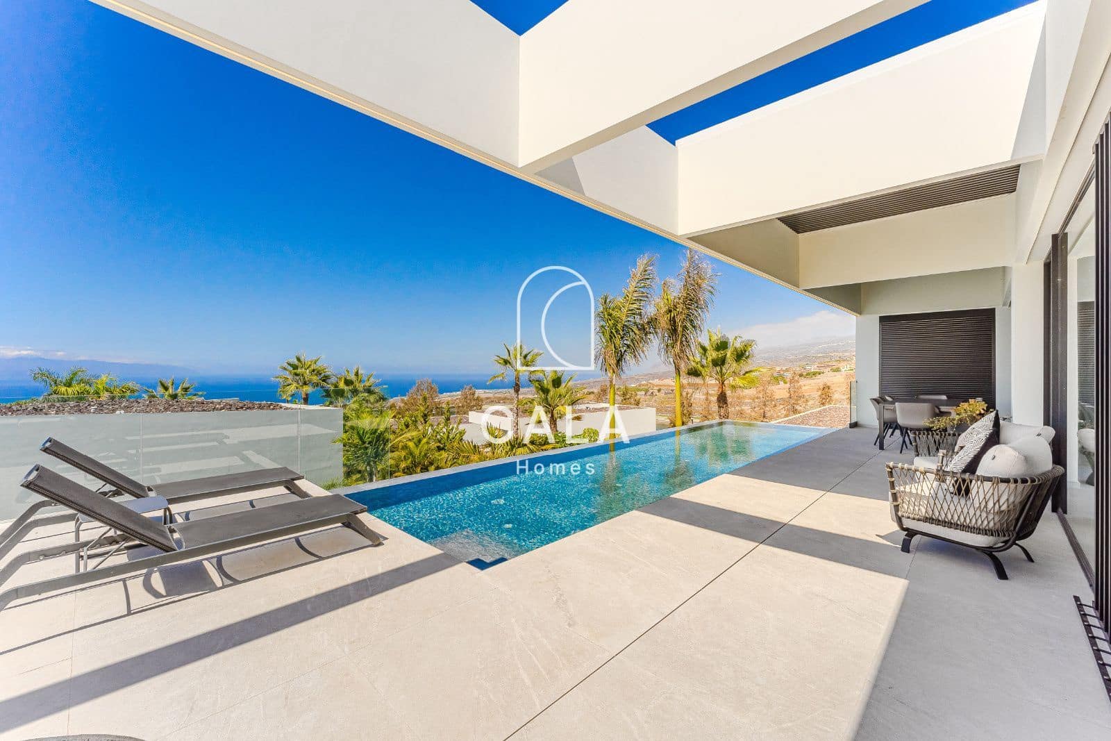 4 bedroom Townhouse for sale in Piedra Hincada with pool garage - € 4,290,000 (Ref: 9298993)