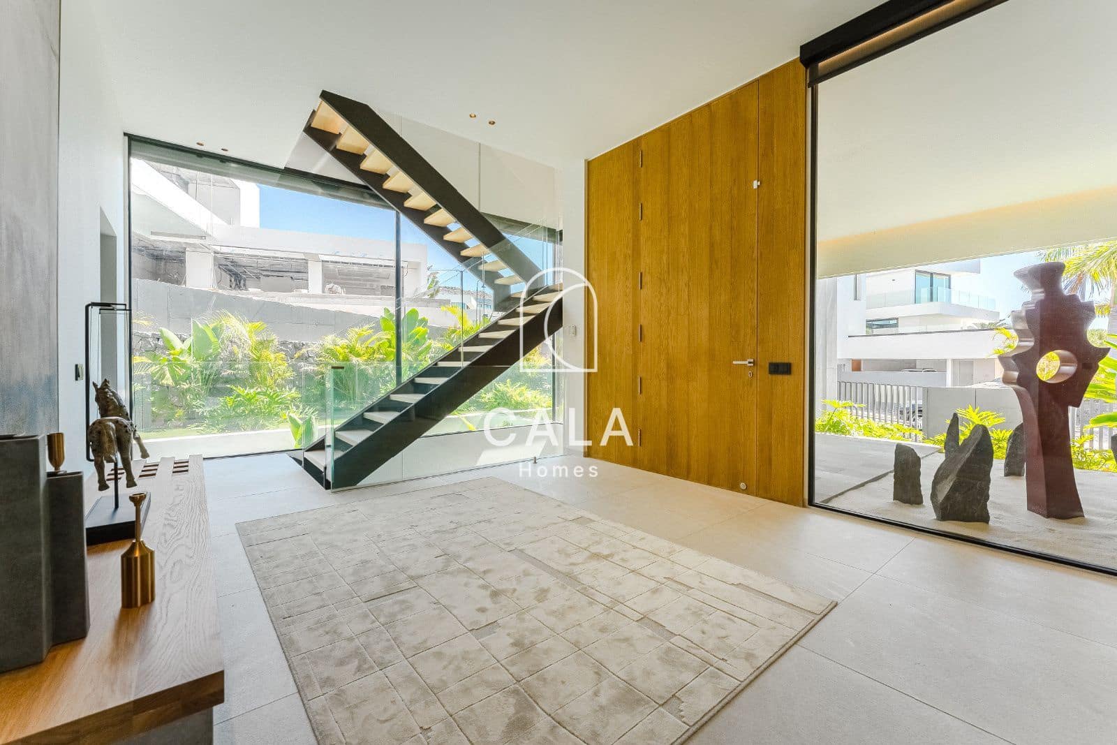 4 bedroom Townhouse for sale in Piedra Hincada with pool garage - € 4,290,000 (Ref: 9298993)