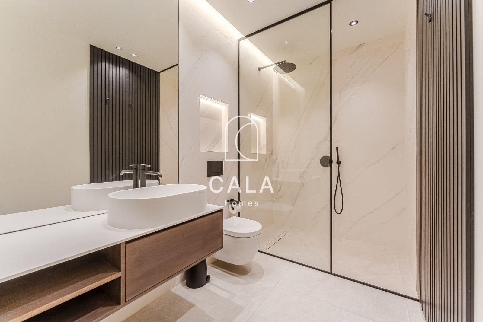 4 bedroom Townhouse for sale in Piedra Hincada with pool garage - € 4,290,000 (Ref: 9298993)