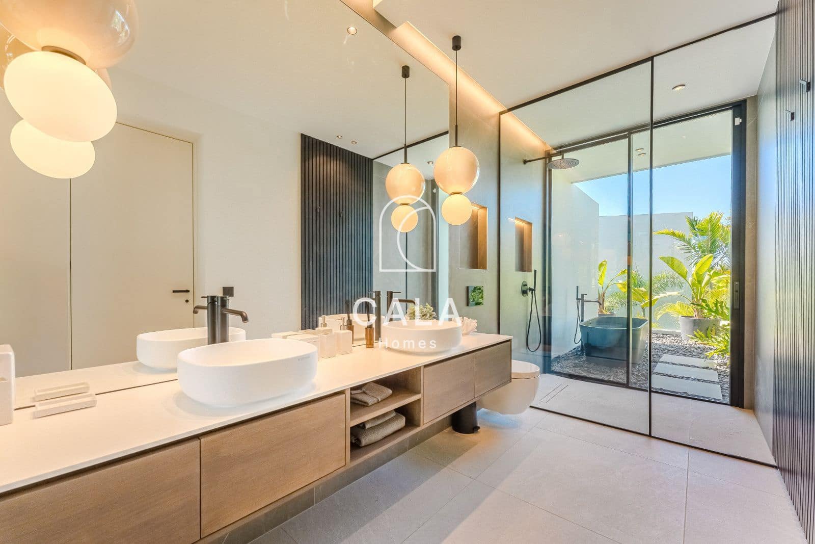 4 bedroom Townhouse for sale in Piedra Hincada with pool garage - € 4,290,000 (Ref: 9298993)