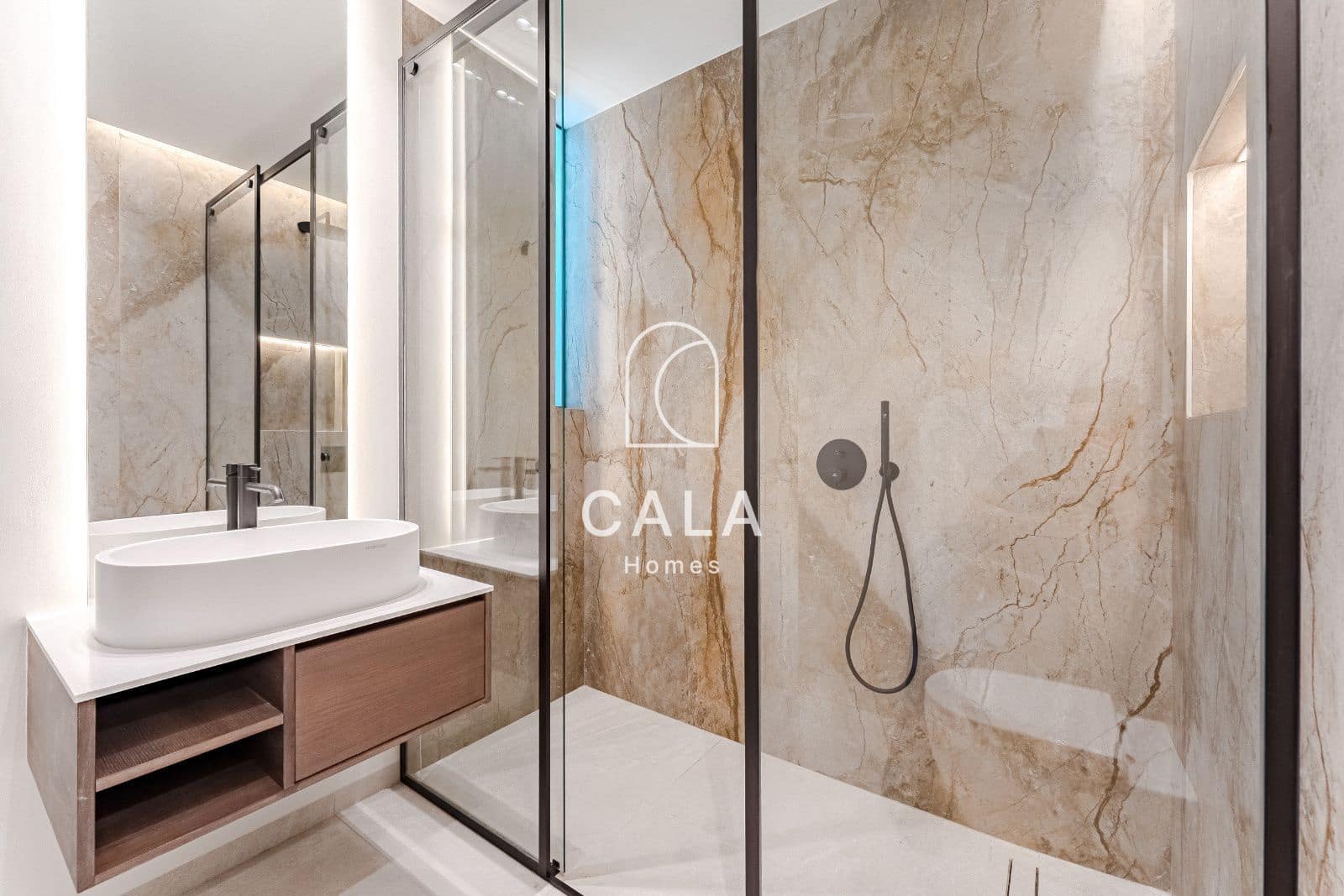 4 bedroom Townhouse for sale in Piedra Hincada with pool garage - € 4,290,000 (Ref: 9298993)