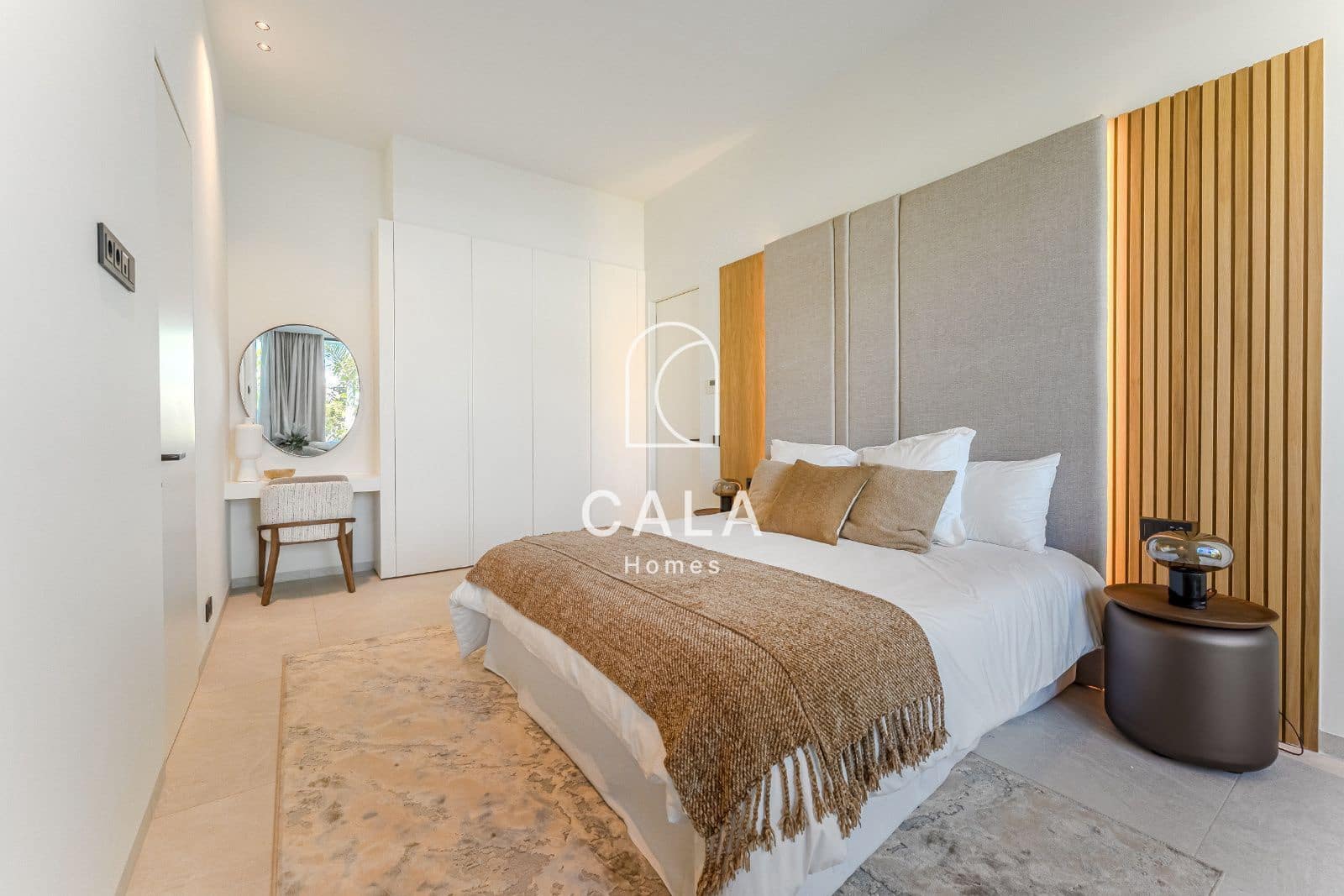 4 bedroom Townhouse for sale in Piedra Hincada with pool garage - € 4,290,000 (Ref: 9298993)