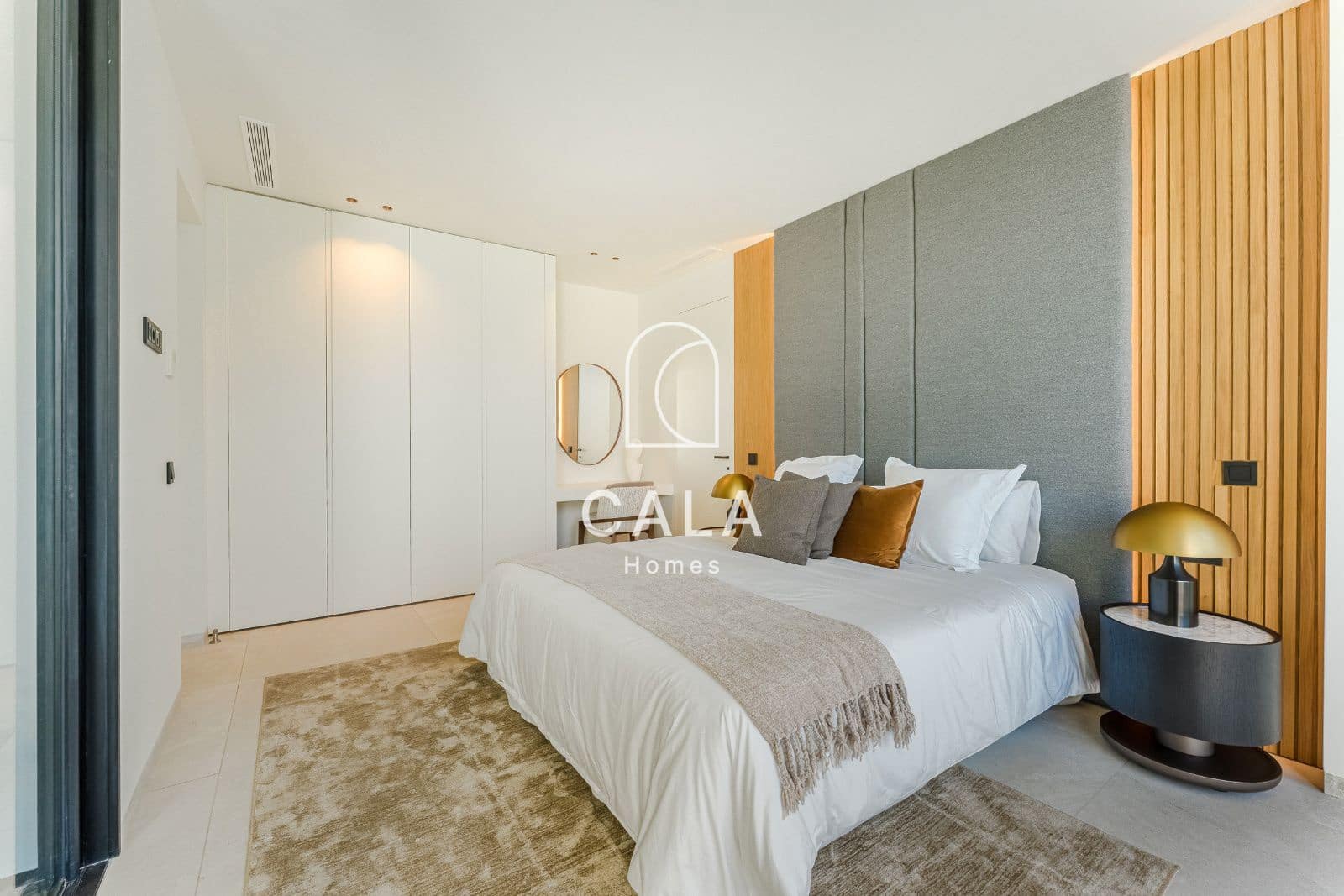 4 bedroom Townhouse for sale in Piedra Hincada with pool garage - € 4,290,000 (Ref: 9298993)