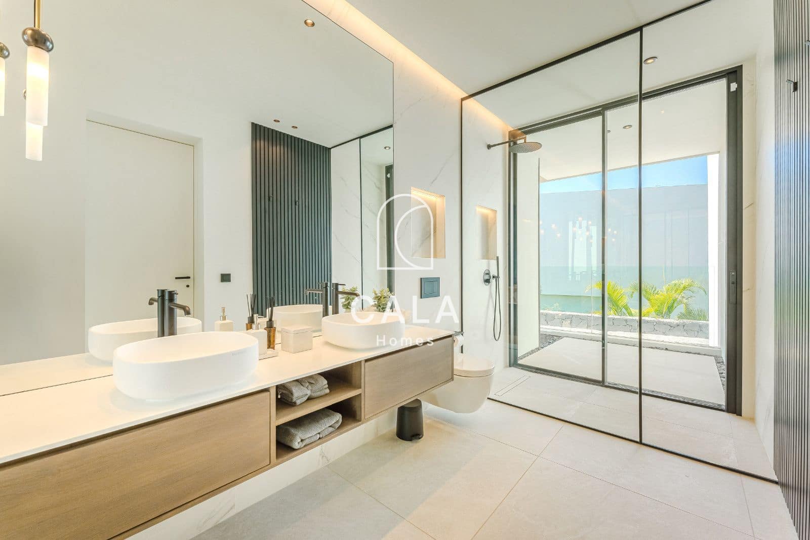 4 bedroom Townhouse for sale in Piedra Hincada with pool garage - € 4,290,000 (Ref: 9298993)