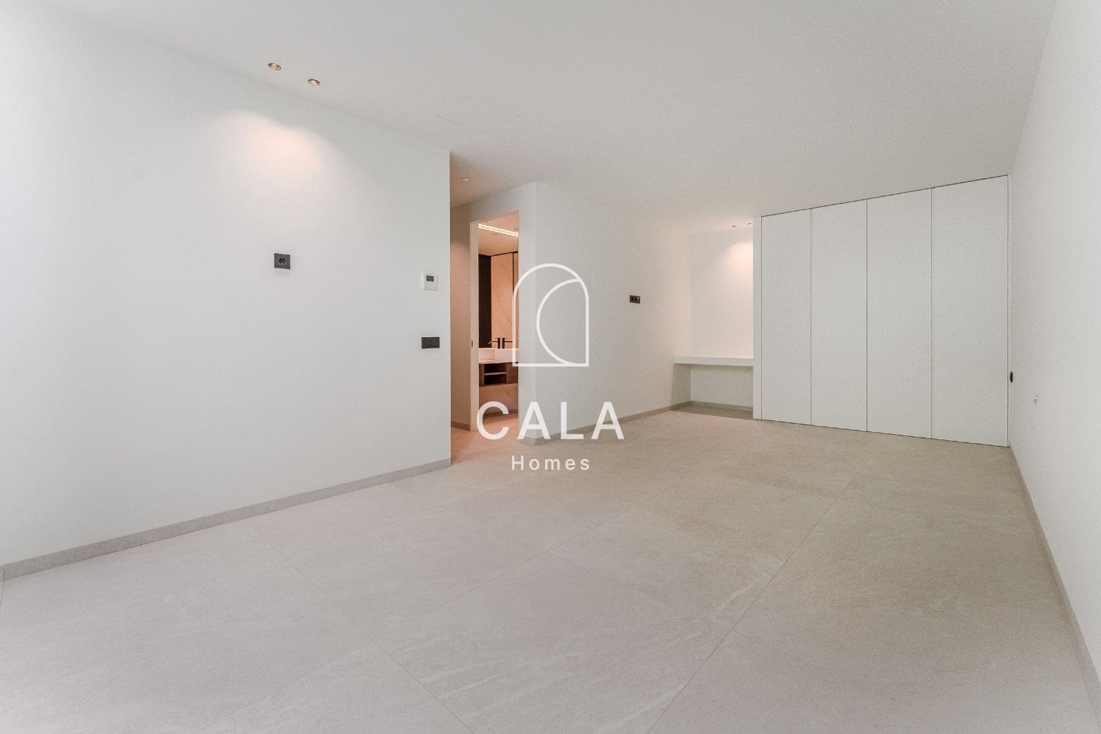 4 bedroom Townhouse for sale in Piedra Hincada with pool garage - € 4,290,000 (Ref: 9298993)