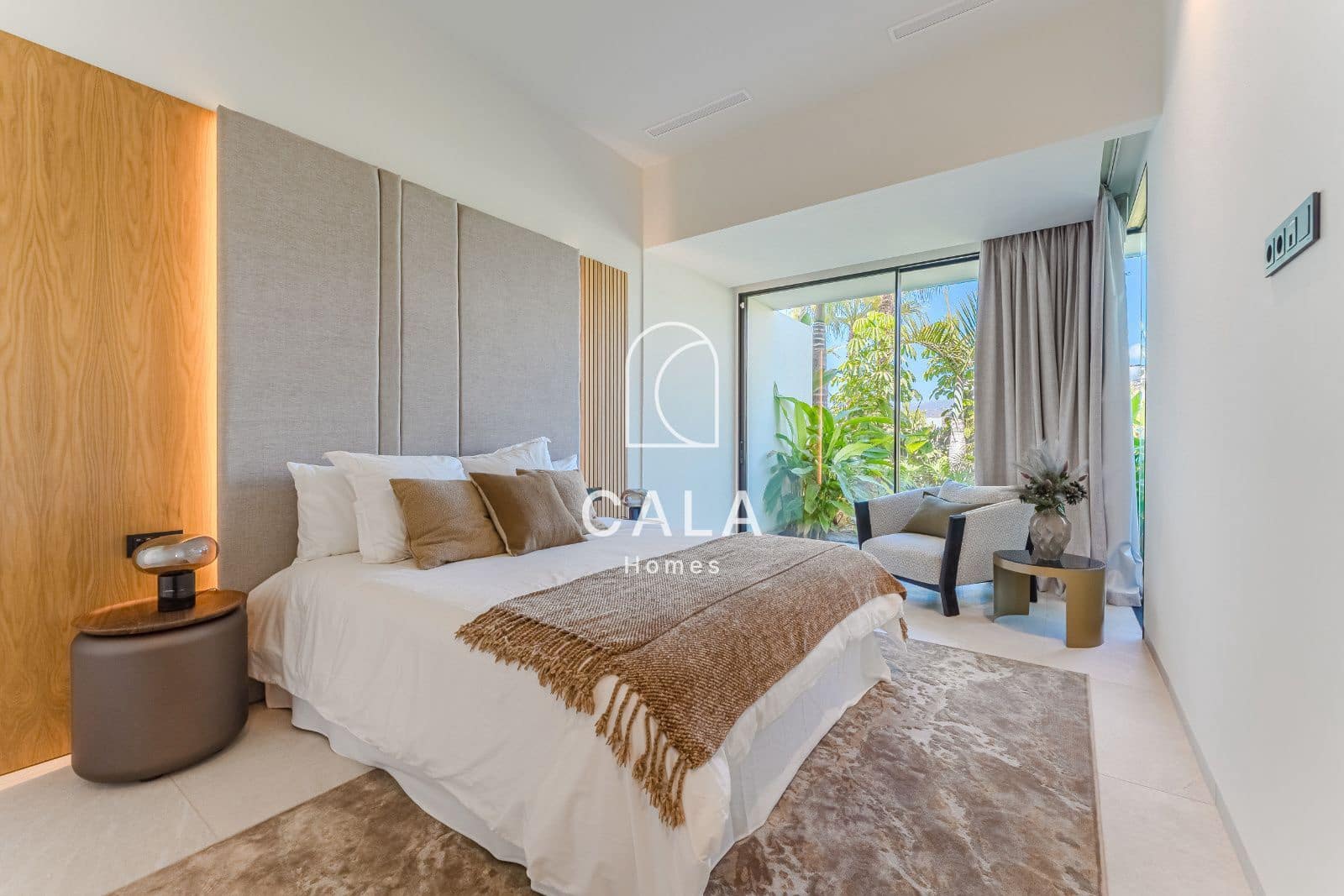 4 bedroom Townhouse for sale in Piedra Hincada with pool garage - € 4,290,000 (Ref: 9298993)