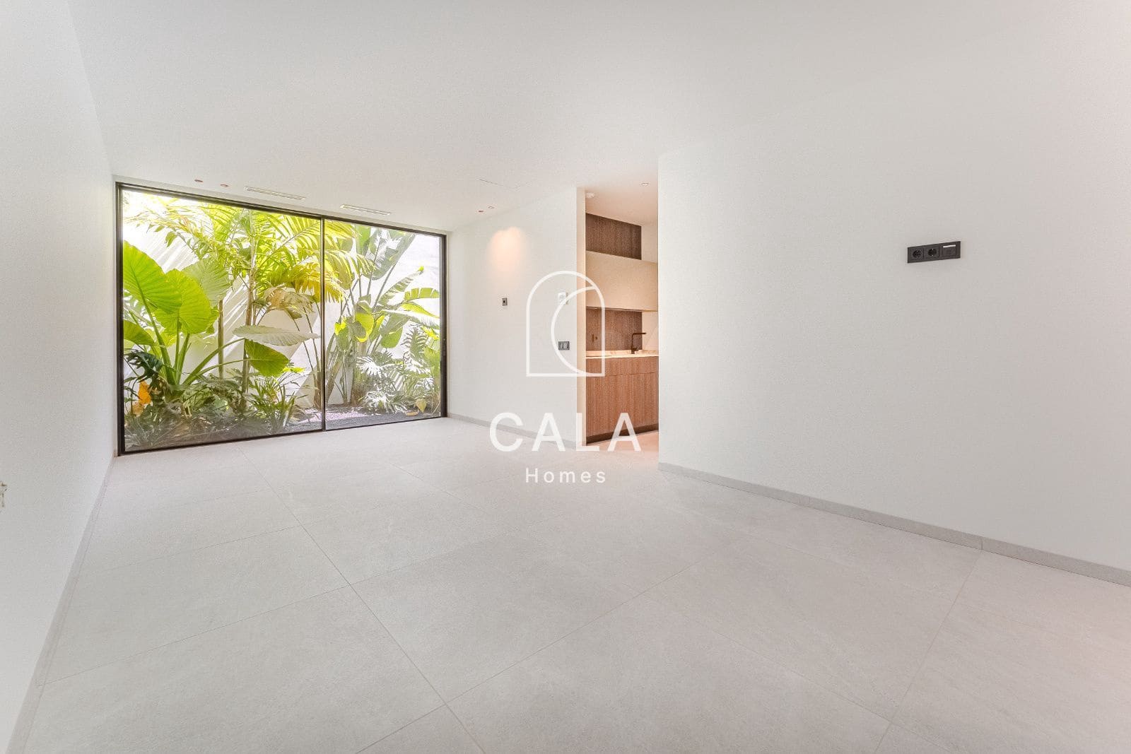 4 bedroom Townhouse for sale in Piedra Hincada with pool garage - € 4,290,000 (Ref: 9298993)