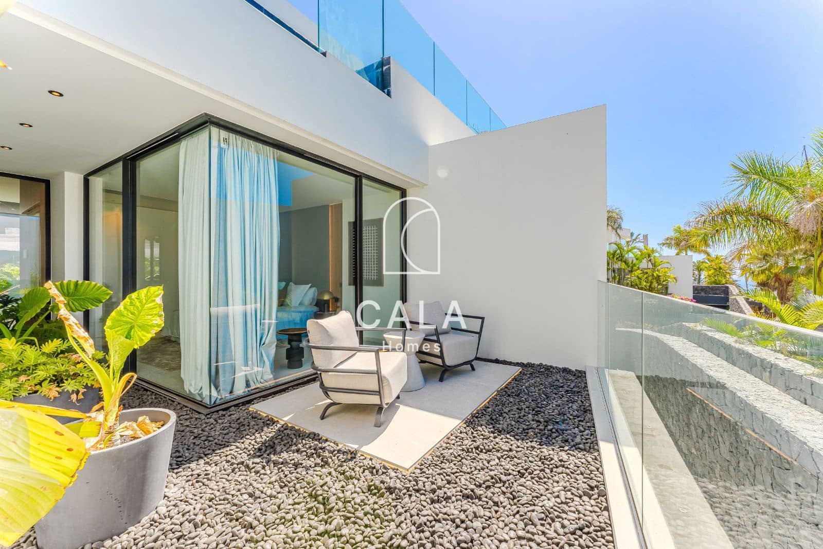 4 bedroom Townhouse for sale in Piedra Hincada with pool garage - € 4,290,000 (Ref: 9298993)