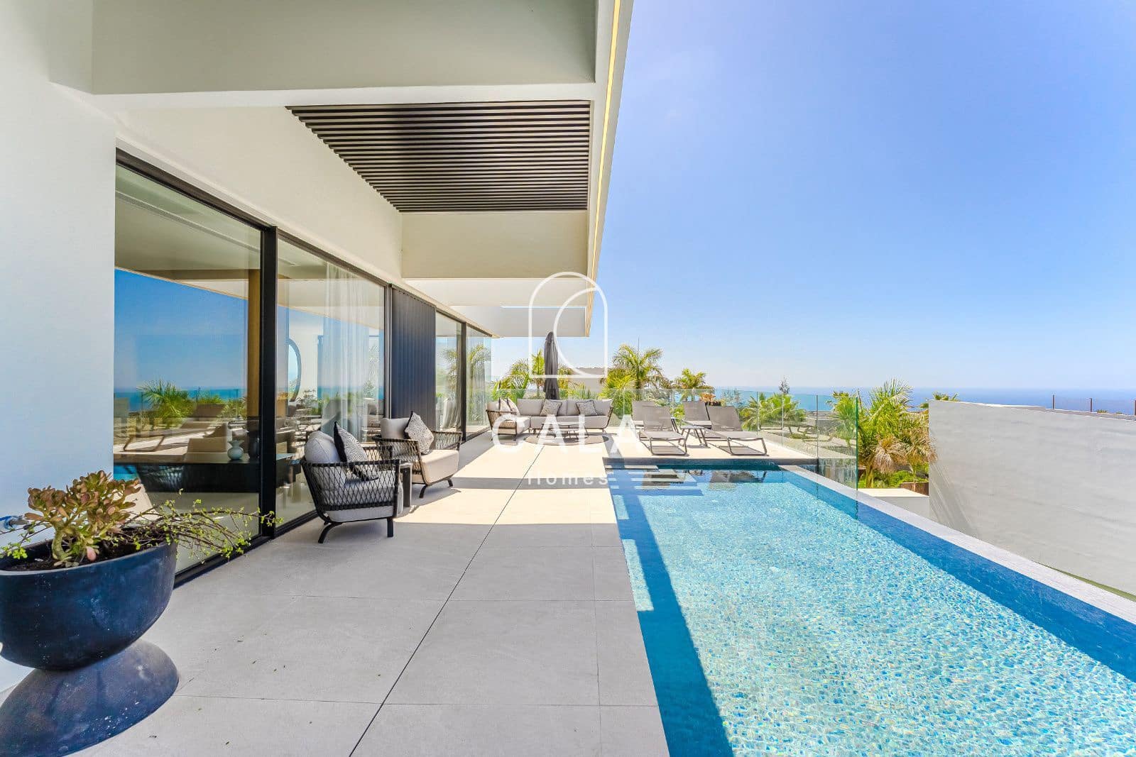 4 bedroom Townhouse for sale in Piedra Hincada with pool garage - € 4,290,000 (Ref: 9298993)