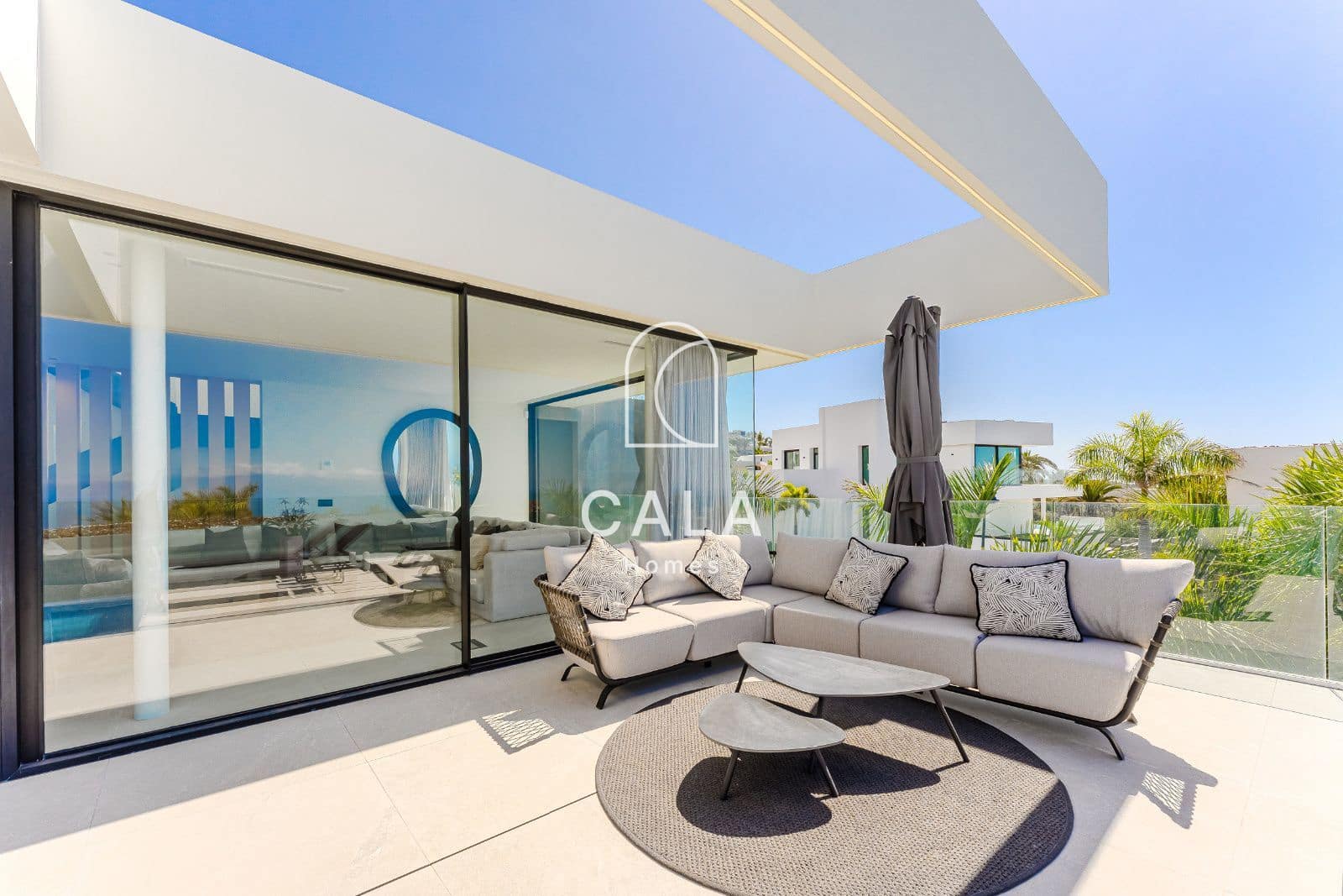 4 bedroom Townhouse for sale in Piedra Hincada with pool garage - € 4,290,000 (Ref: 9298993)