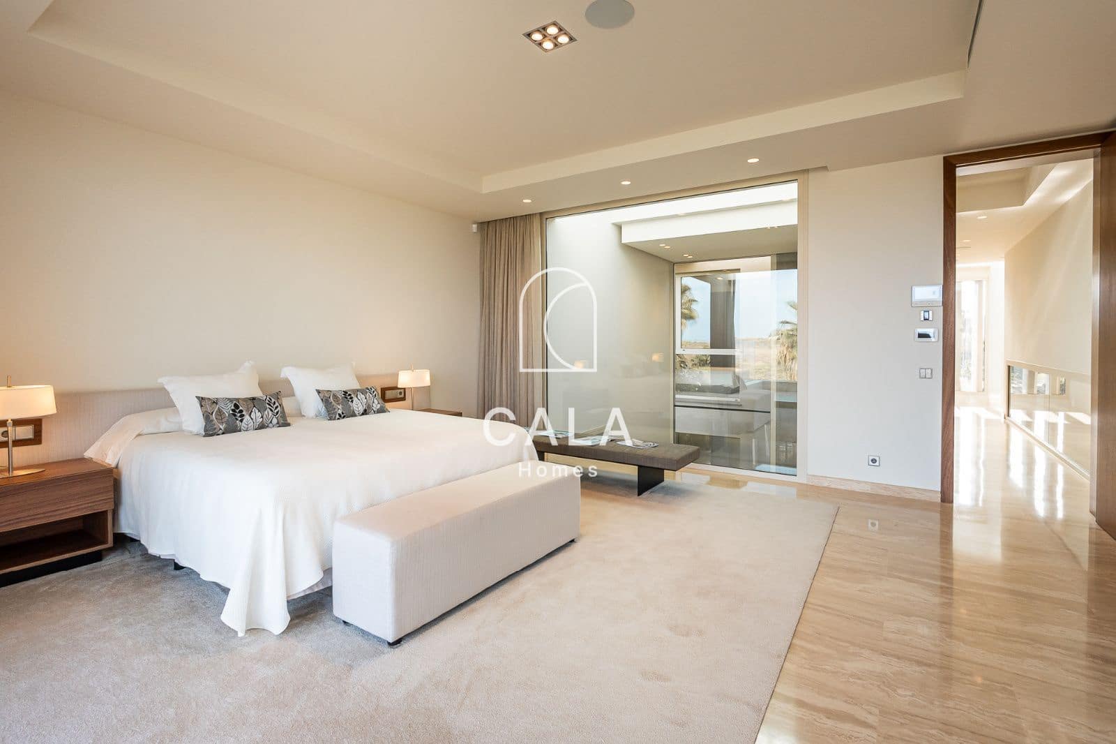 5 makuuhuone Omakotitalo myytävänä paikassa La Caleta Adeje mukana uima-altaan 
autotalli - 3 900 000 € (Ref: 9340358)