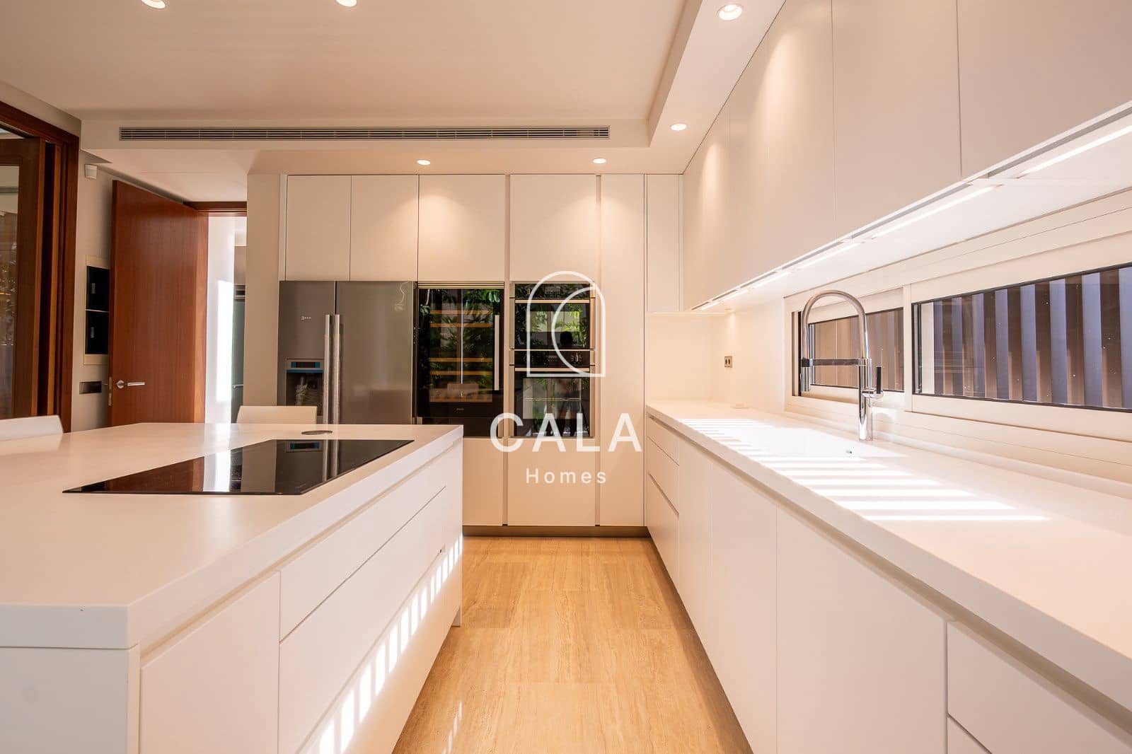 5 makuuhuone Omakotitalo myytävänä paikassa La Caleta Adeje mukana uima-altaan 
autotalli - 3 900 000 € (Ref: 9340358)