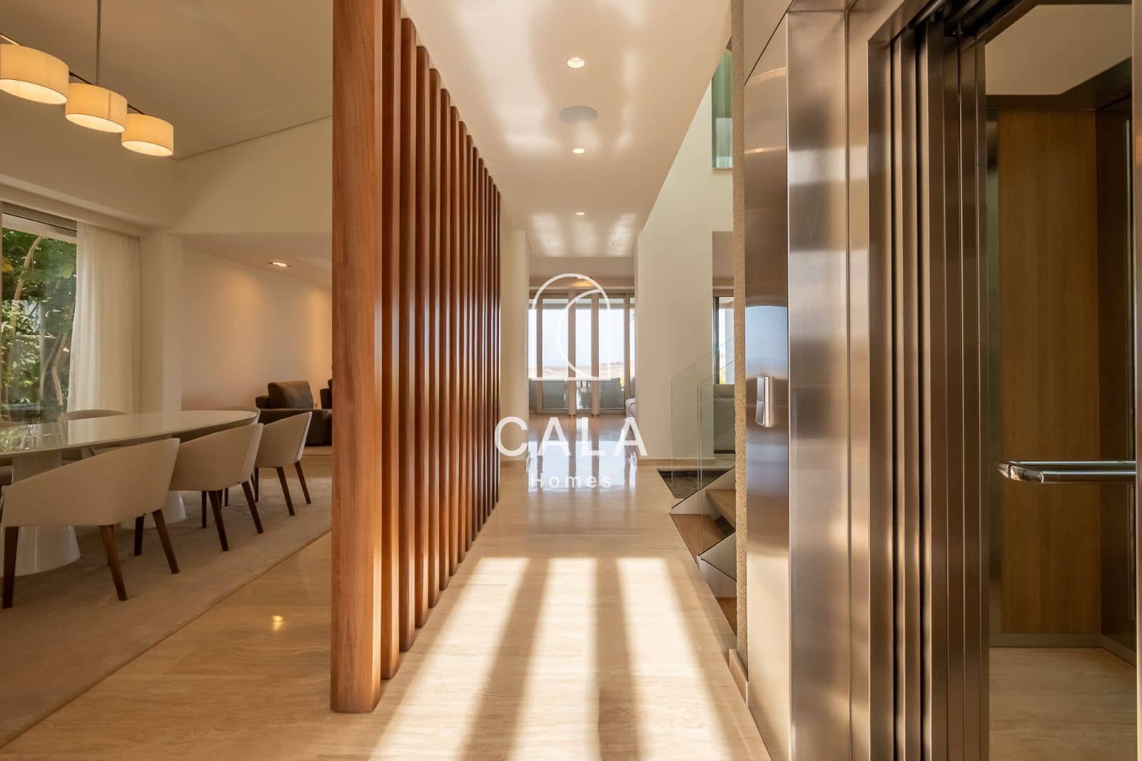 5 makuuhuone Omakotitalo myytävänä paikassa La Caleta Adeje mukana uima-altaan 
autotalli - 3 900 000 € (Ref: 9340358)