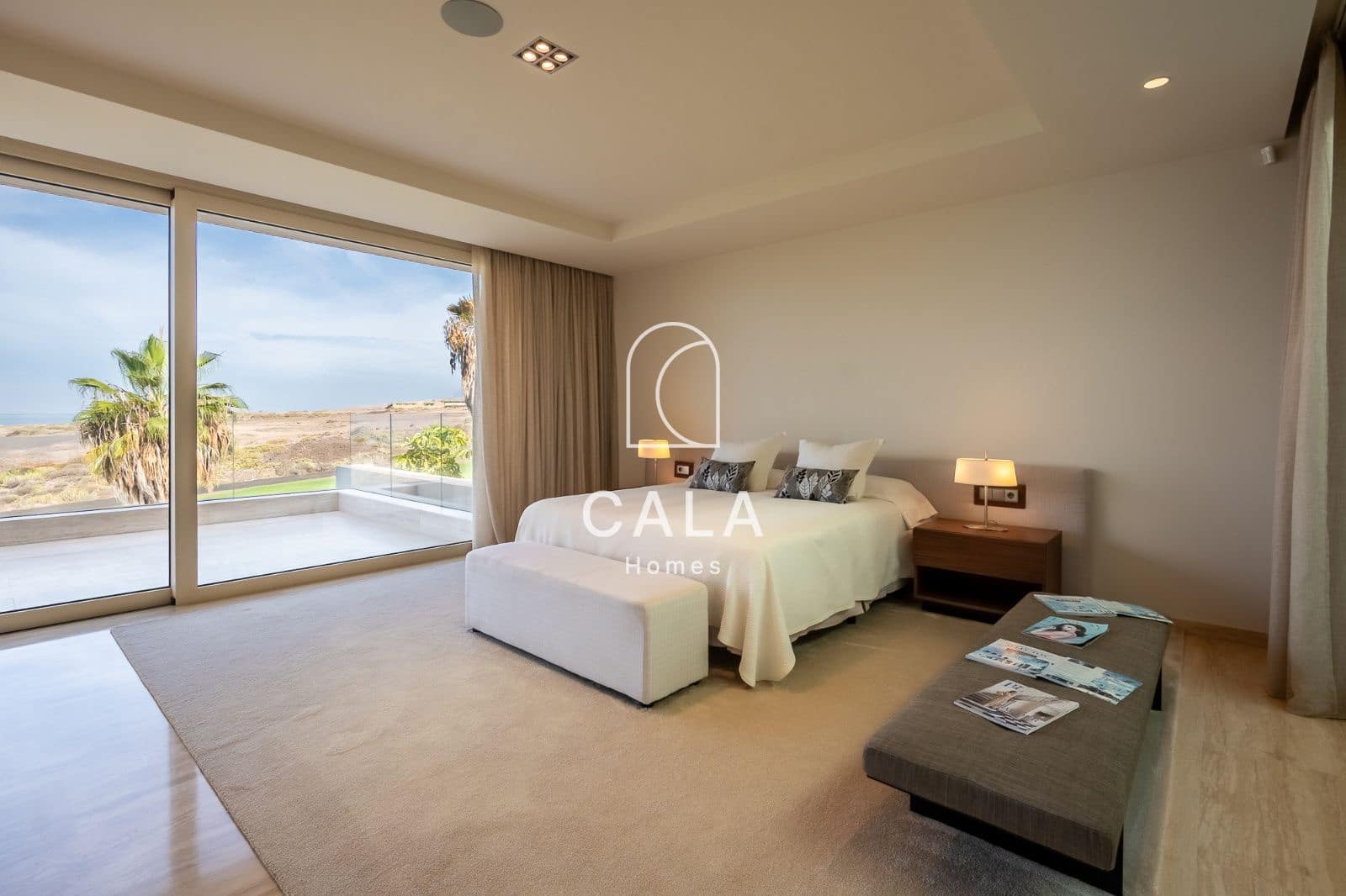 5 makuuhuone Omakotitalo myytävänä paikassa La Caleta Adeje mukana uima-altaan 
autotalli - 3 900 000 € (Ref: 9340358)