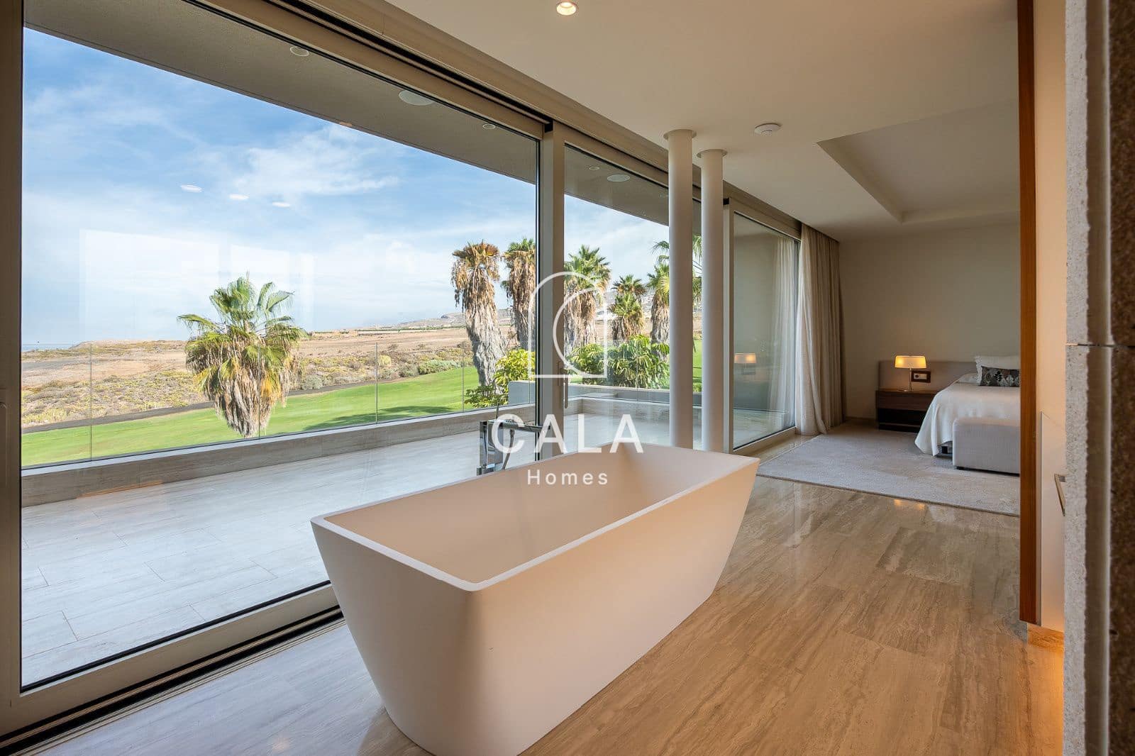 5 makuuhuone Omakotitalo myytävänä paikassa La Caleta Adeje mukana uima-altaan 
autotalli - 3 900 000 € (Ref: 9340358)