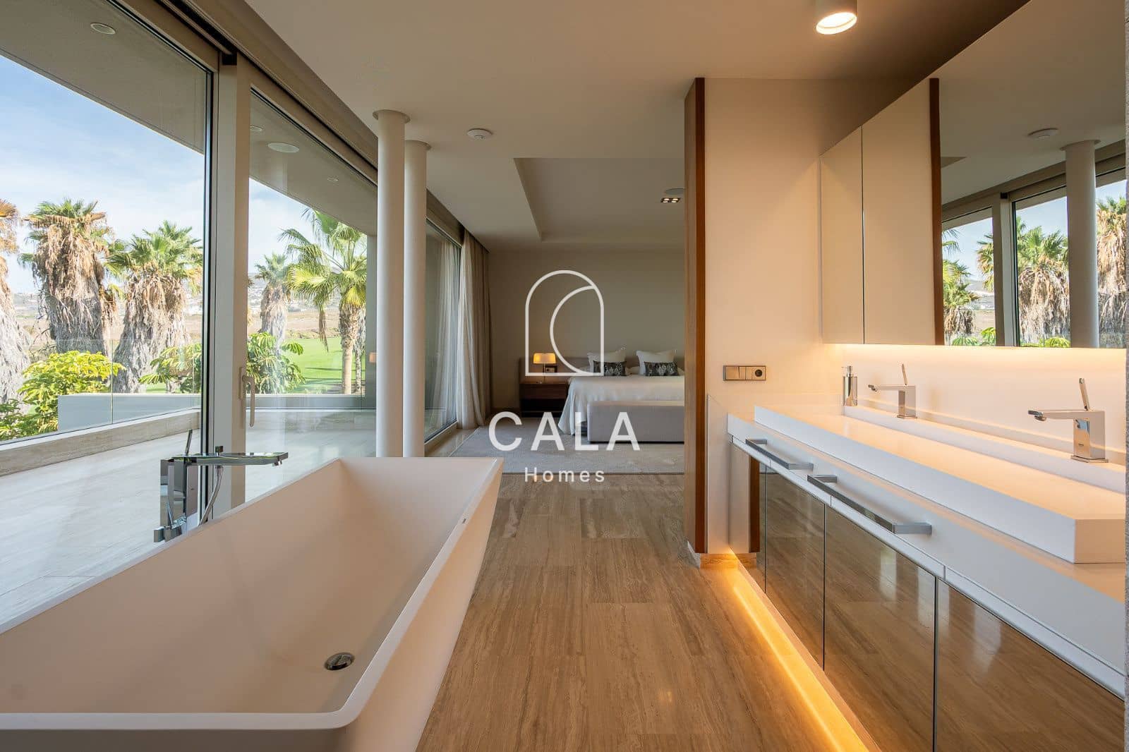 5 makuuhuone Omakotitalo myytävänä paikassa La Caleta Adeje mukana uima-altaan 
autotalli - 3 900 000 € (Ref: 9340358)