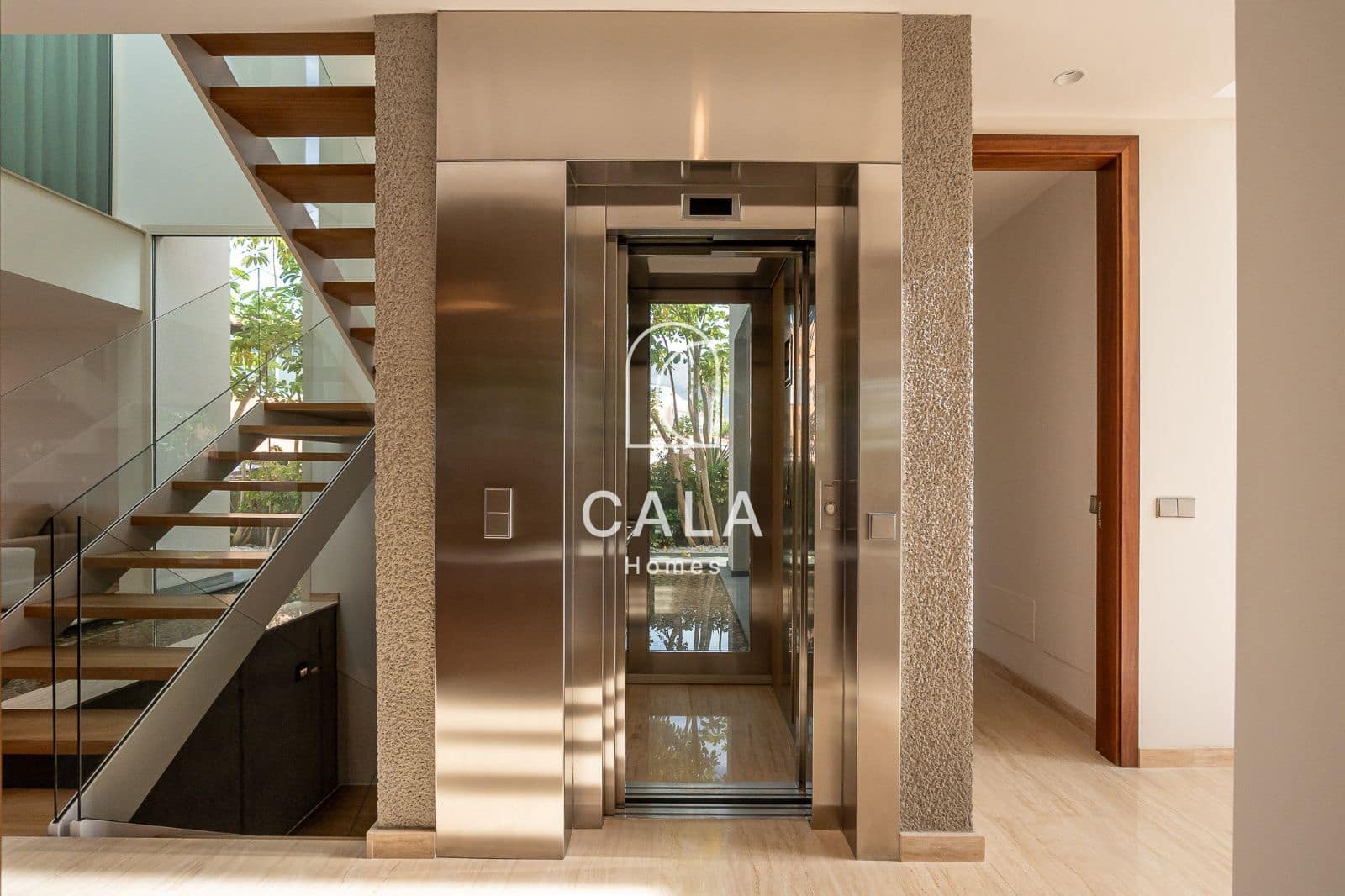 5 makuuhuone Omakotitalo myytävänä paikassa La Caleta Adeje mukana uima-altaan 
autotalli - 3 900 000 € (Ref: 9340358)