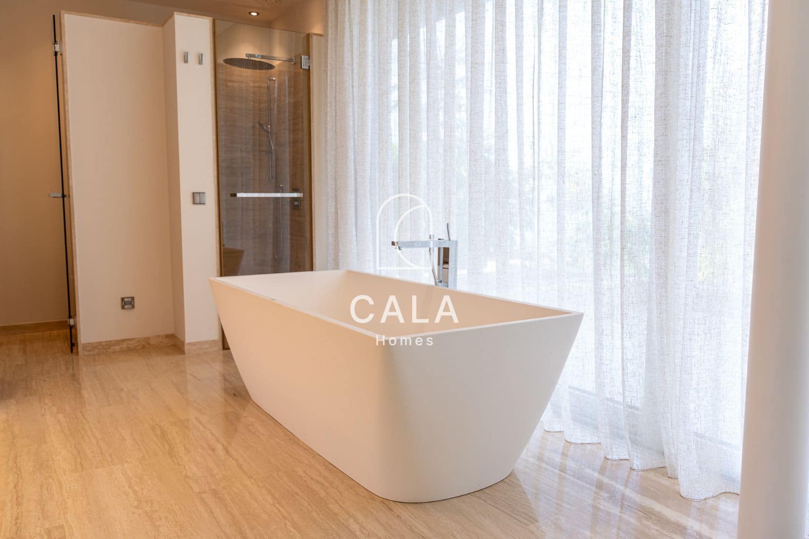 5 makuuhuone Omakotitalo myytävänä paikassa La Caleta Adeje mukana uima-altaan 
autotalli - 3 900 000 € (Ref: 9340358)