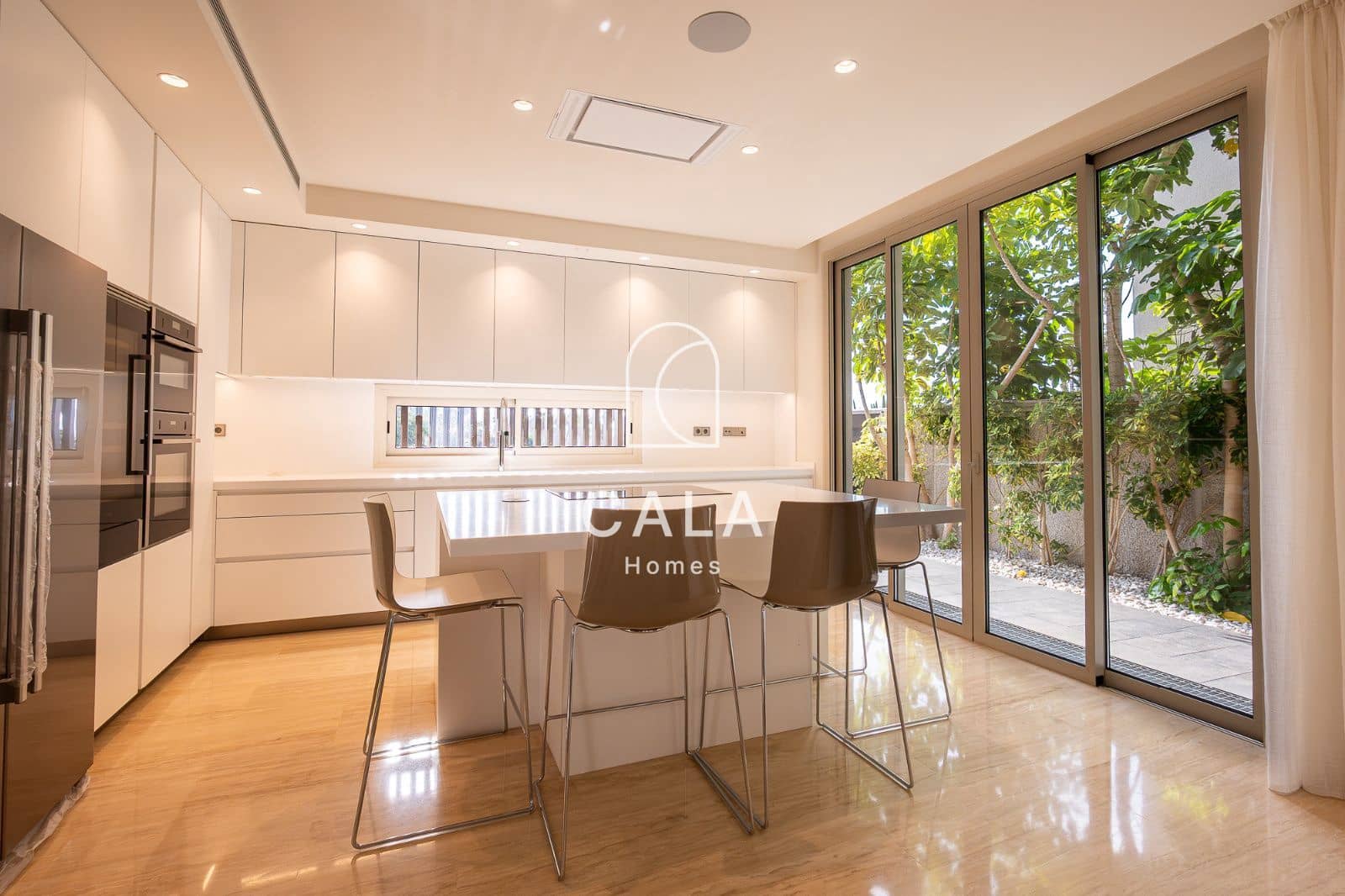 5 makuuhuone Omakotitalo myytävänä paikassa La Caleta Adeje mukana uima-altaan 
autotalli - 3 900 000 € (Ref: 9340358)