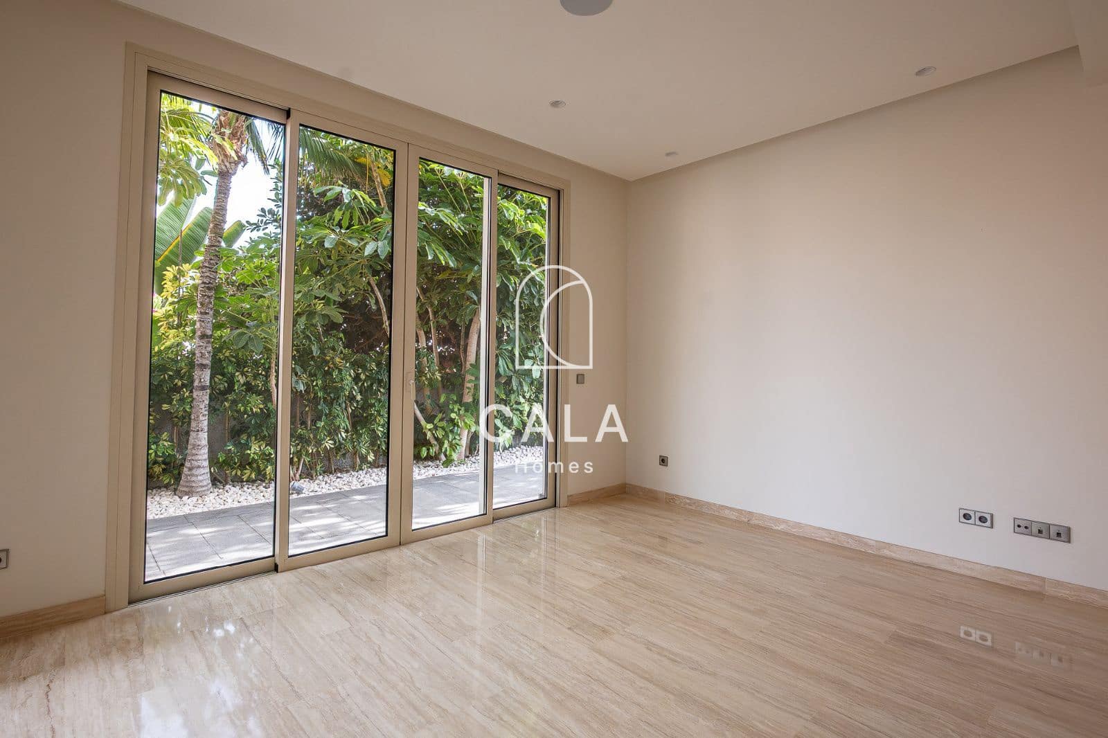 5 makuuhuone Omakotitalo myytävänä paikassa La Caleta Adeje mukana uima-altaan 
autotalli - 3 900 000 € (Ref: 9340358)