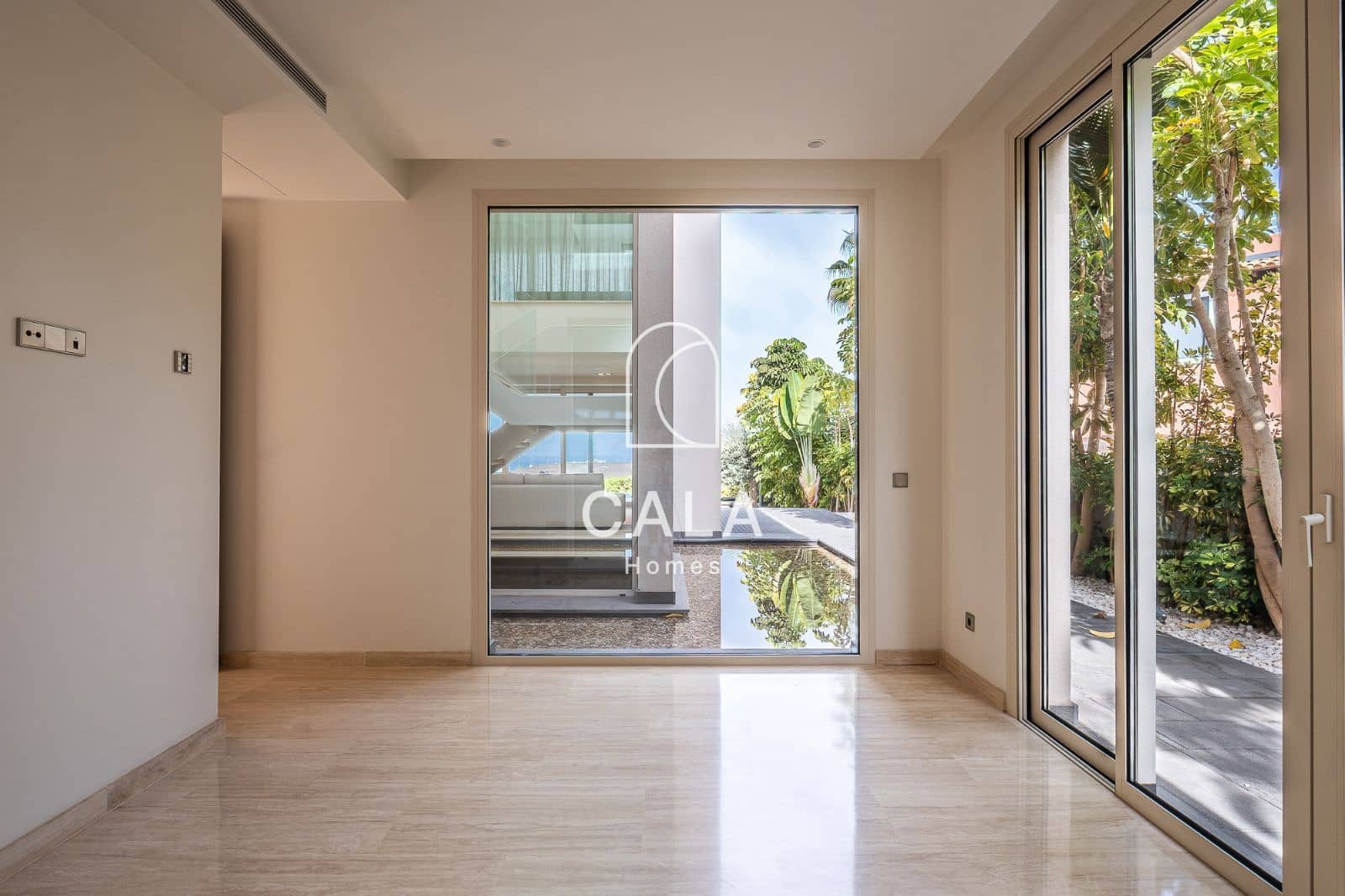 5 makuuhuone Omakotitalo myytävänä paikassa La Caleta Adeje mukana uima-altaan 
autotalli - 3 900 000 € (Ref: 9340358)