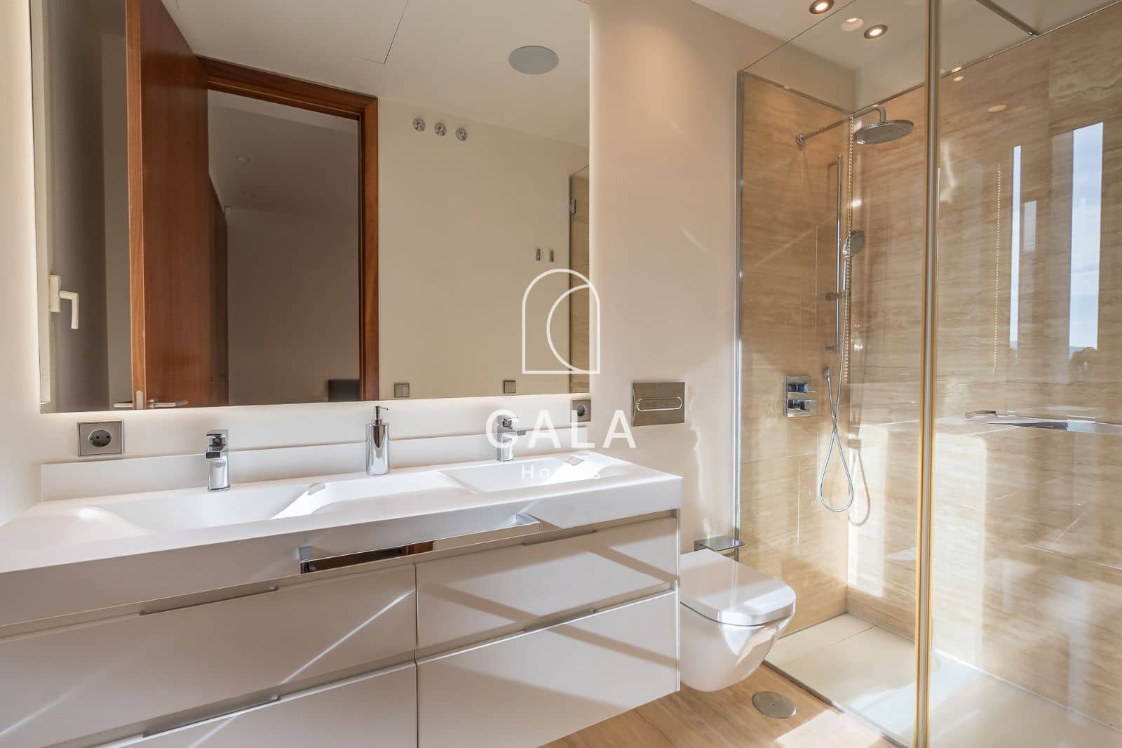 5 makuuhuone Omakotitalo myytävänä paikassa La Caleta Adeje mukana uima-altaan 
autotalli - 3 900 000 € (Ref: 9340358)