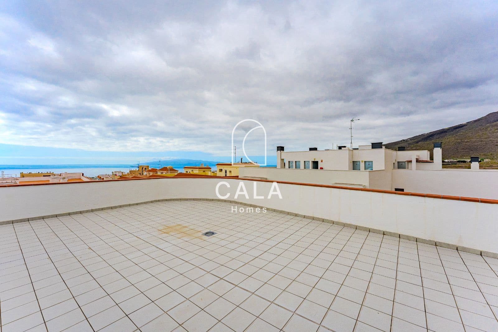Piso de 3 habitaciones en Adeje en venta - 294.000 € (Ref: 9348037)