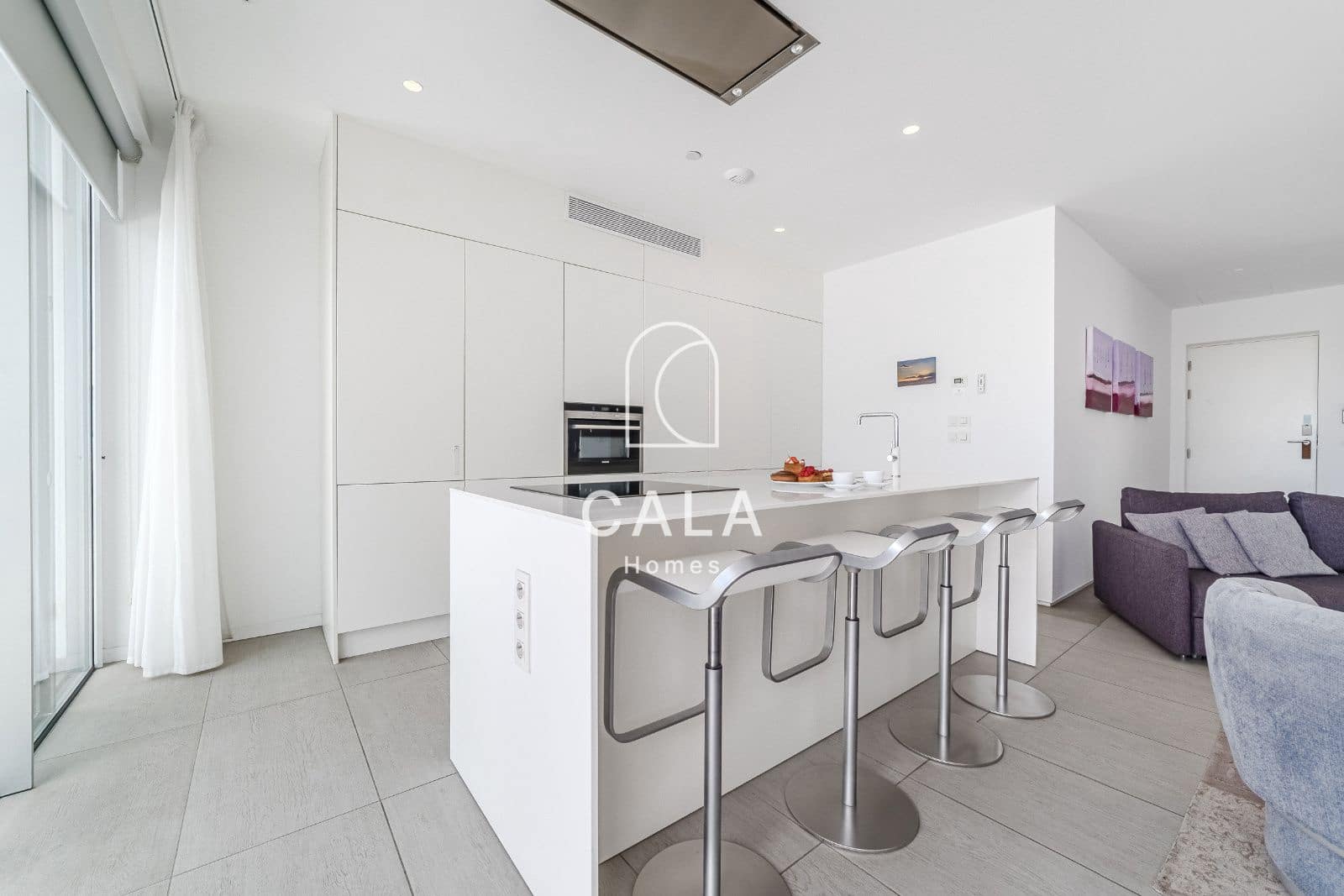 2 makuuhuone Asunto myytävänä paikassa Playa del Duque mukana uima-altaan 
autotalli - 695 000 € (Ref: 9380102)