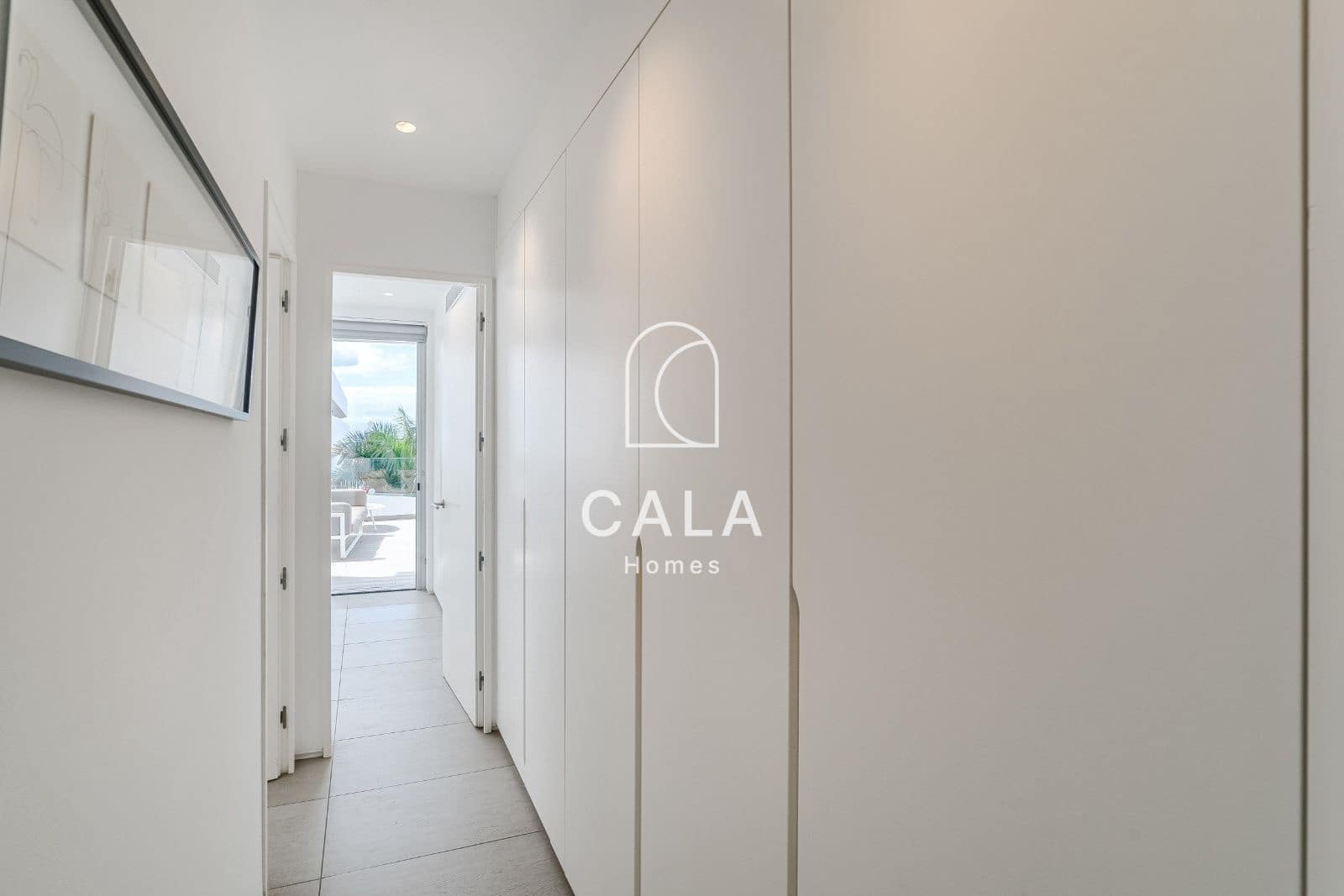 2 makuuhuone Asunto myytävänä paikassa Playa del Duque mukana uima-altaan 
autotalli - 695 000 € (Ref: 9380102)