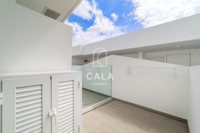 2 chambre Appartement à vendre à Playa del Duque, Adeje avec piscine garage - 695 000 € (Ref: 9380102)