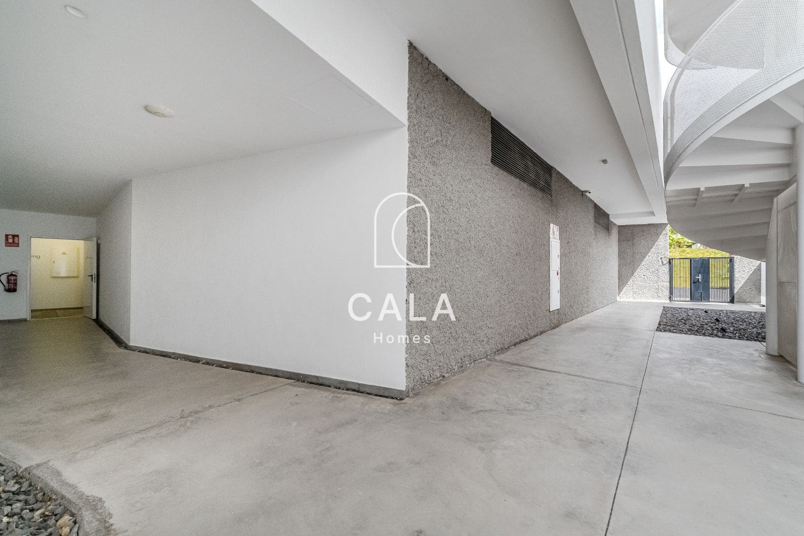 2 makuuhuone Asunto myytävänä paikassa Playa del Duque mukana uima-altaan 
autotalli - 695 000 € (Ref: 9380102)