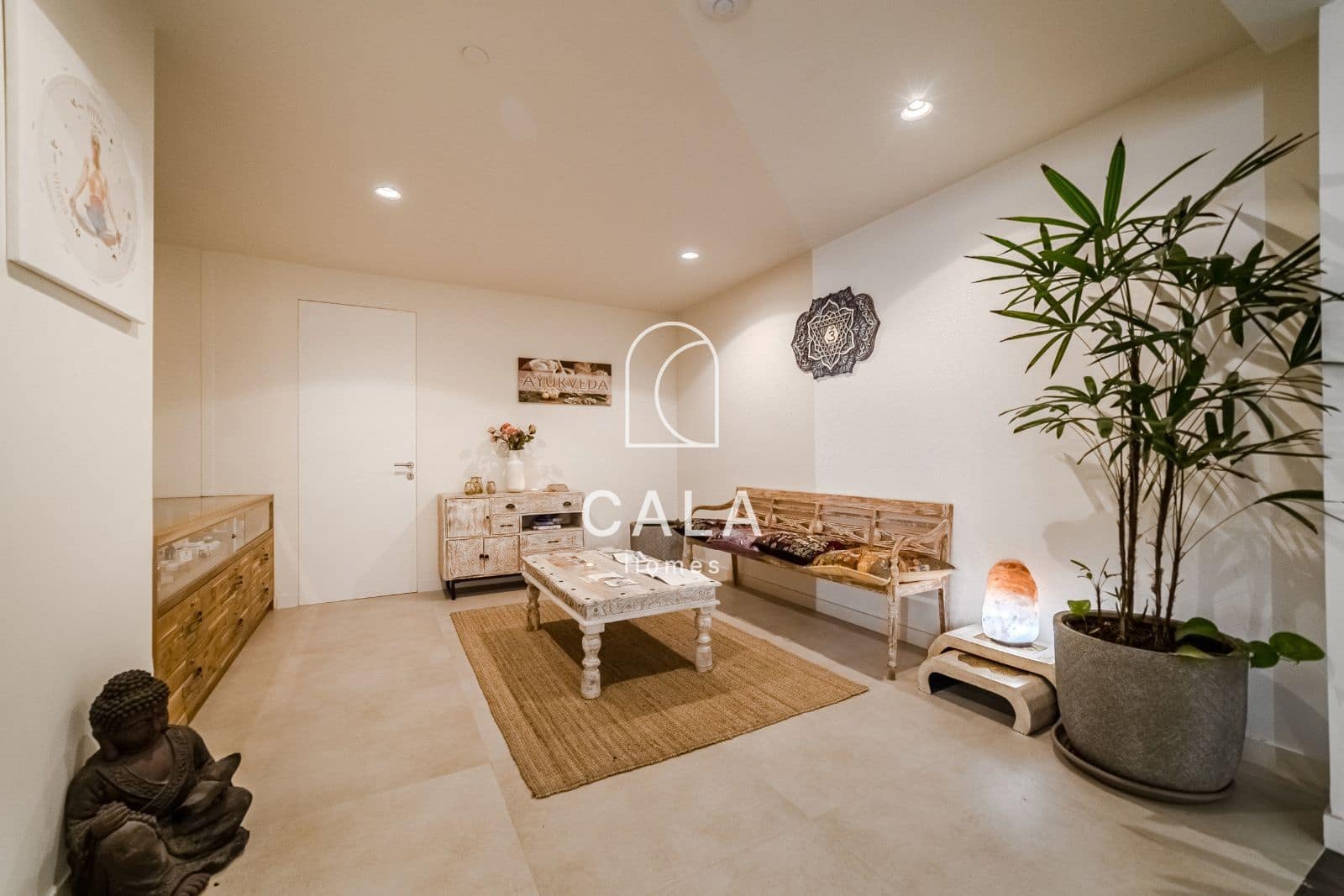 2 makuuhuone Asunto myytävänä paikassa Playa del Duque mukana uima-altaan 
autotalli - 695 000 € (Ref: 9380102)