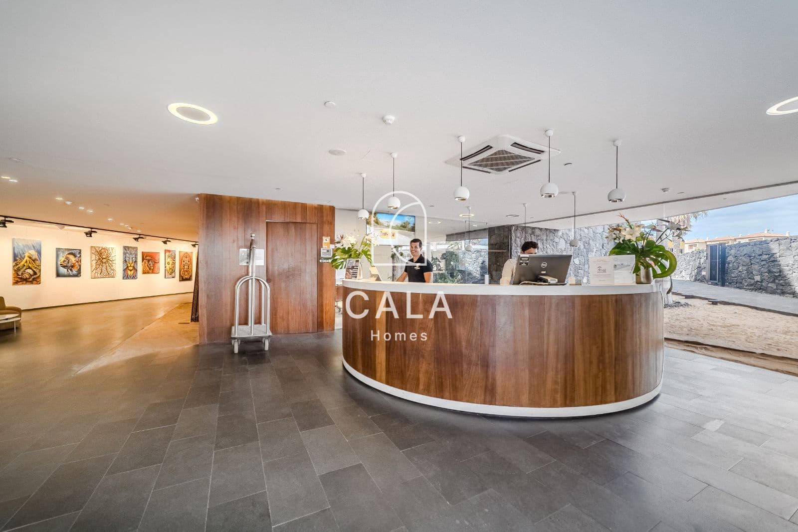 2 makuuhuone Asunto myytävänä paikassa Playa del Duque mukana uima-altaan 
autotalli - 695 000 € (Ref: 9380102)