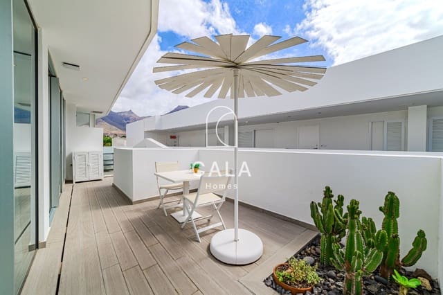 2 chambre Appartement à vendre à Playa del Duque, Adeje avec piscine garage - 695 000 € (Ref: 9380102)