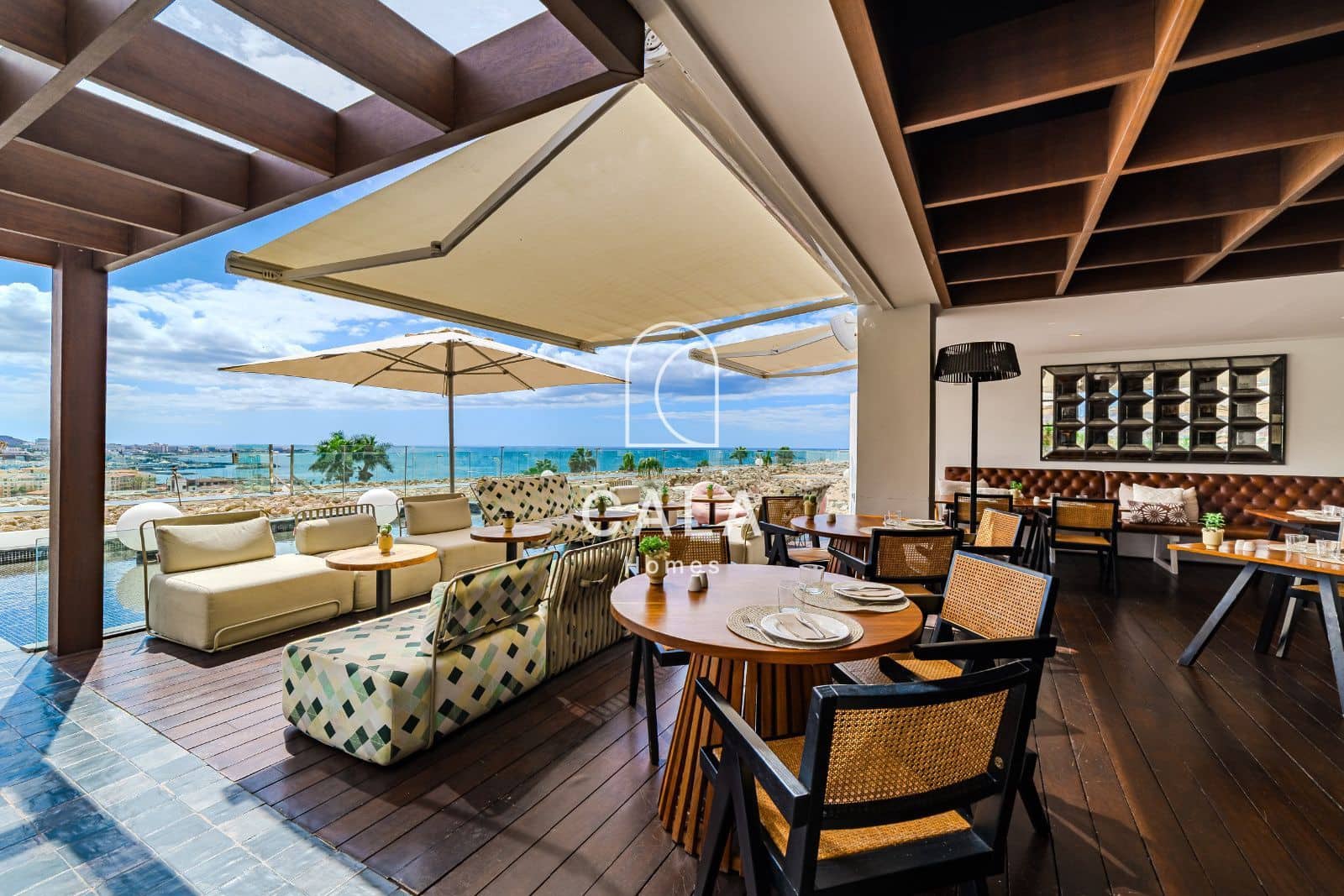 2 makuuhuone Asunto myytävänä paikassa Playa del Duque mukana uima-altaan 
autotalli - 695 000 € (Ref: 9380102)