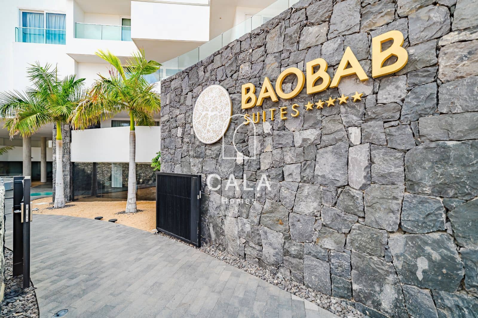 2 makuuhuone Asunto myytävänä paikassa Playa del Duque mukana uima-altaan 
autotalli - 695 000 € (Ref: 9380102)