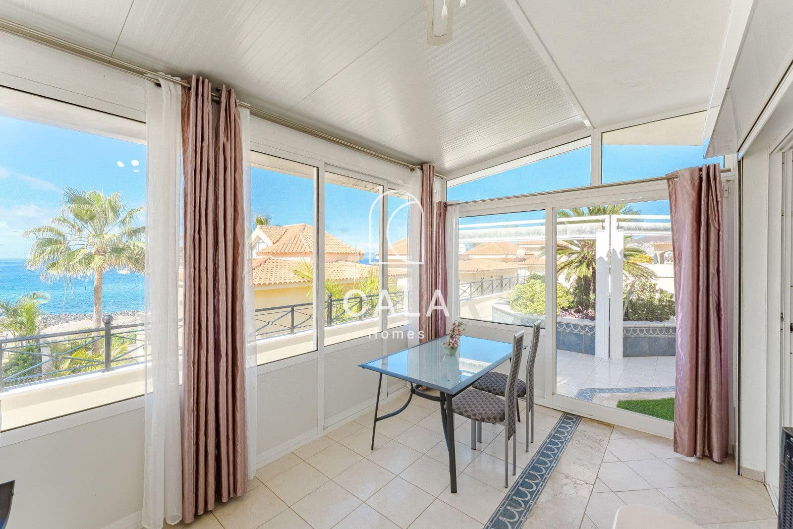 6 soverom Villa til salgs i Los Cristianos med svømmebasseng garasje - € 1 750 000 (Ref: 9402922)