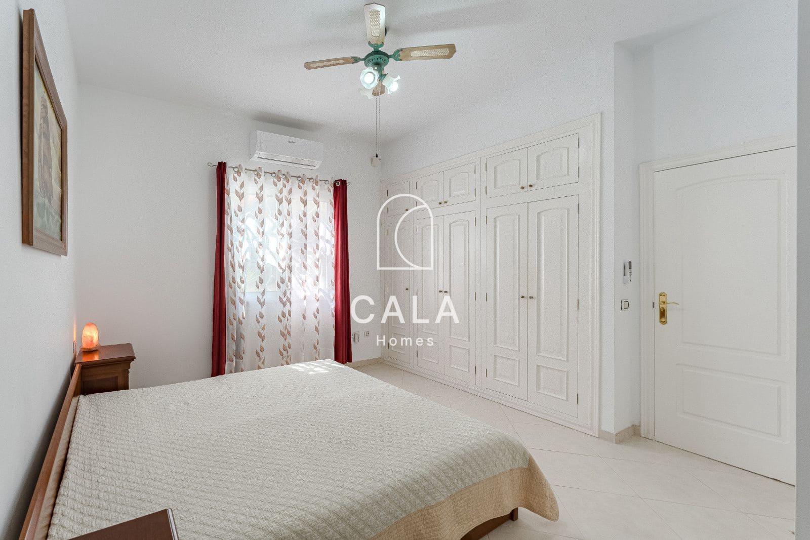 6 soverom Villa til salgs i Los Cristianos med svømmebasseng garasje - € 1 750 000 (Ref: 9402922)